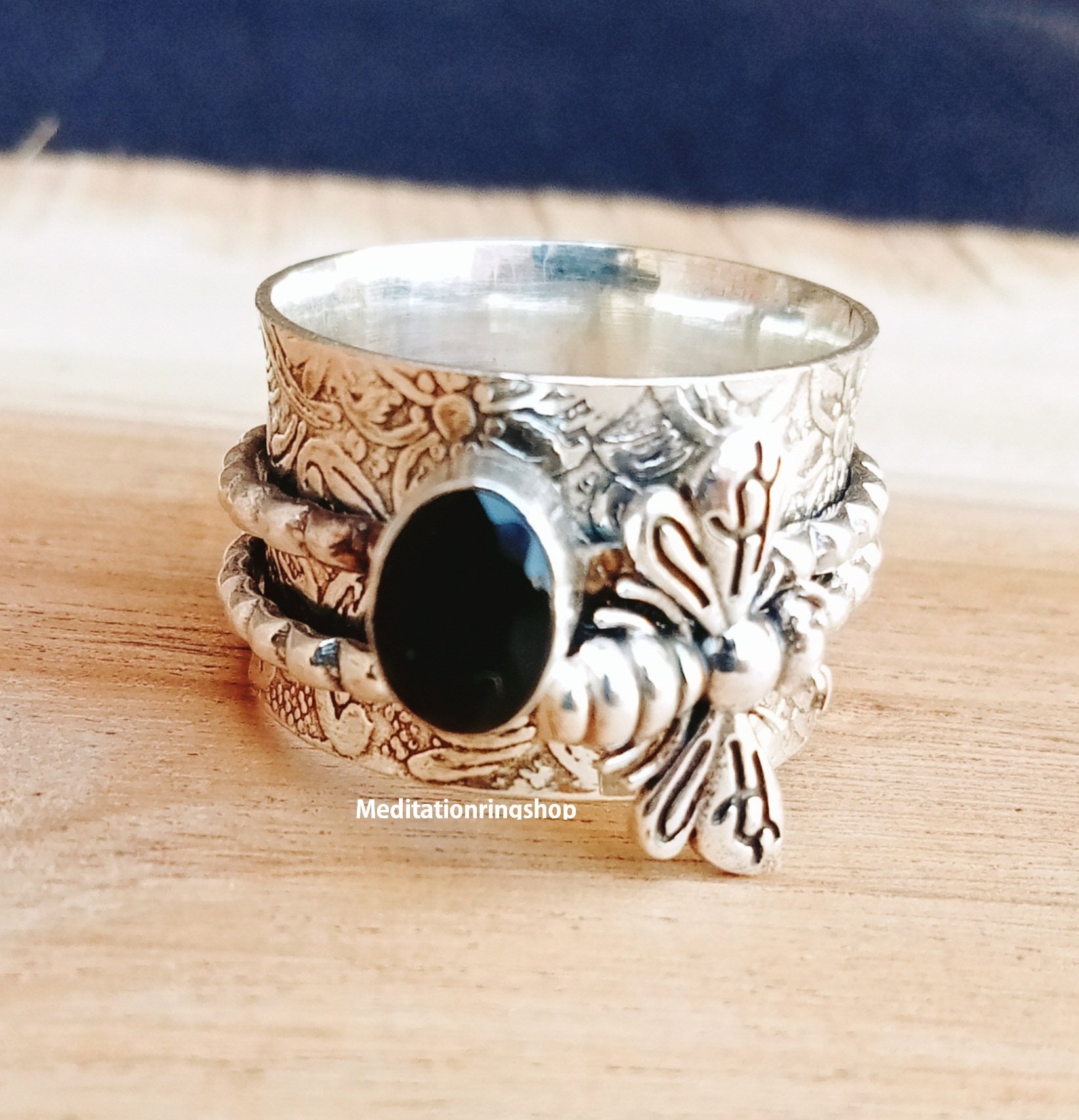 Black Onyx Bee Spinner Ring, 925 Sterling Silver Handmade Statement Christmas Jewelry, Gemstone, Boho Band Ring Black Onyx Bee Spinner Ring, 925 Sterling Silver Handmade Statement Christmas Jewelry, Gemstone, Boho Band Ring von Silverjewellery30