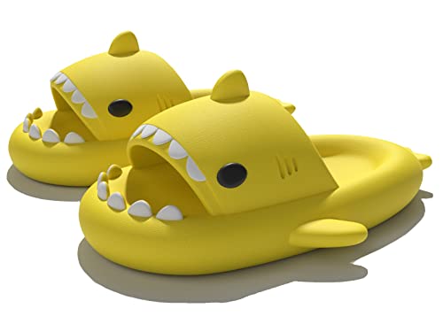 Sisttke Hausschuhe Kinder Badelatschen Shark Sildes Slippers Mädchen Jungen Cute Hai Sandalen Sommer Badeschlappen rutschfeste Pantoletten Dusch Badeschuhe Strand,Gelb,22/23 EU,Etikett 150 von Sisttke