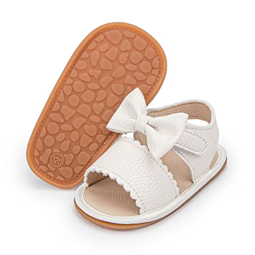 Sonsage Säugling Baby Mädchen Jungen Sommer Sandalen Neugeborene Schleife Krippe Sandale Outdoor Strand Kleinkind PU Leder Weiche Gummisohle Kleid Flache Lauflernschuhe, A01 Weiß, 3-6 Monate von Sonsage