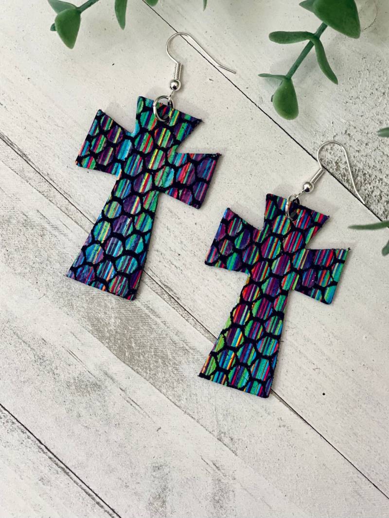 Regenbogen Streifen Kreuz Ohrringe, Fischnetz Echtleder Kreuz, Geschenk Für Sie, Handgemachter Schmuck, Religiöses von SpeckledSparrowTX