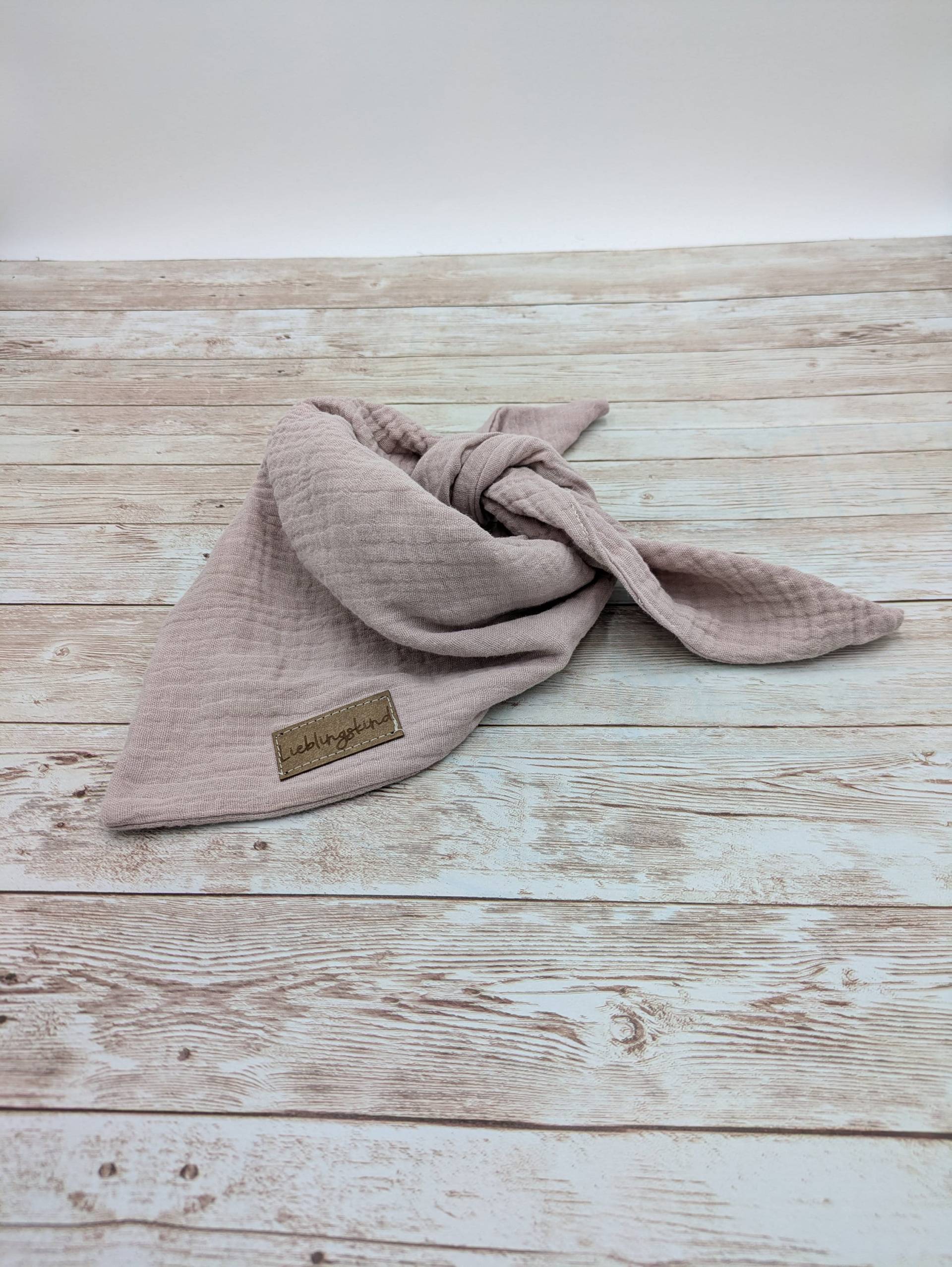 Musselin Dreieckstuch Für Kinder, Taupe, Mit Aufnäher Lieblingskind, Herbst, Tuch, Halstuch Musselin Dreieckstuch Für Kinder, Taupe, Mit Aufnäher Lieblingskind, Herbst, Tuch, Halstuch von StarckeAnna