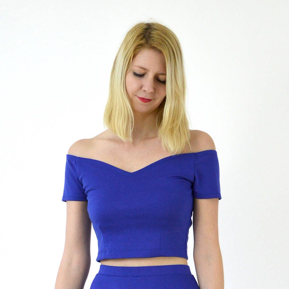 Off Shoulder Top | Off The Shoulder Top in Royalblau. Bardot Crop Top. Damen Tops. Kurzärmeliges Cropped von Stylecamp