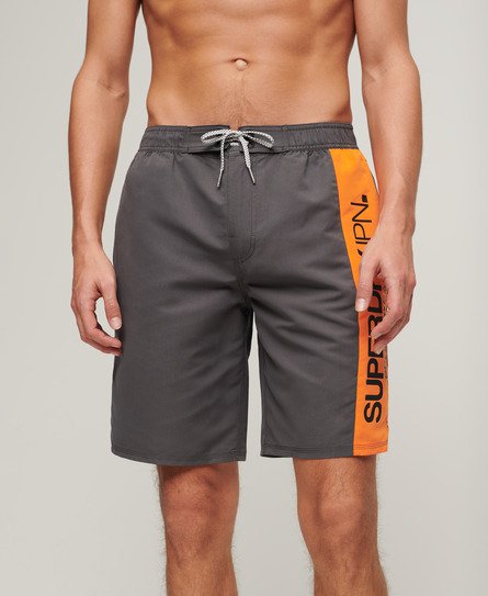 Superdry Herren 19" Sportswear Boardshorts aus Recyceltem Material mit Logo Dunkelgrau - Größe: L von Superdry