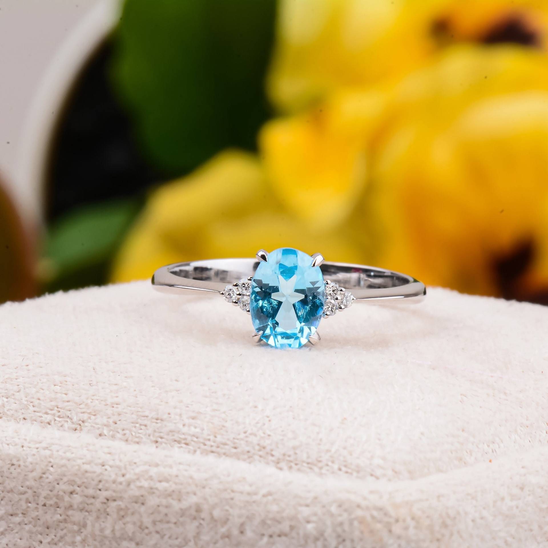 Blautopas Ring, Ovaler Versprechen Ring Für Frauen, Goldring von TilyaJewelry