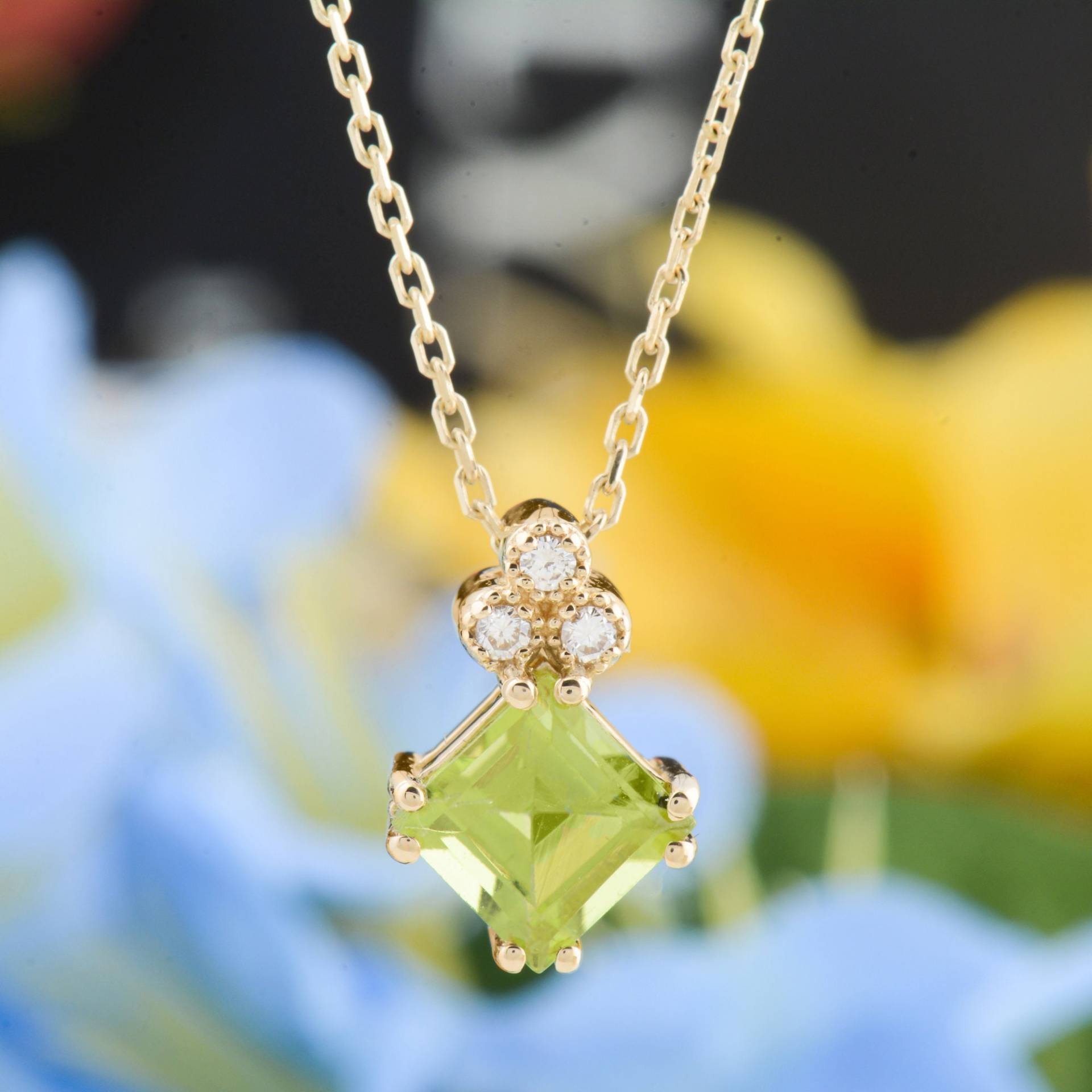 Grüne Peridot Halskette, Echte Halskette Aus 14K Gold, Einzigartiger Und Diamant Anhänger, Geschenk Für Sie, Kissenschliff von TilyaJewelry