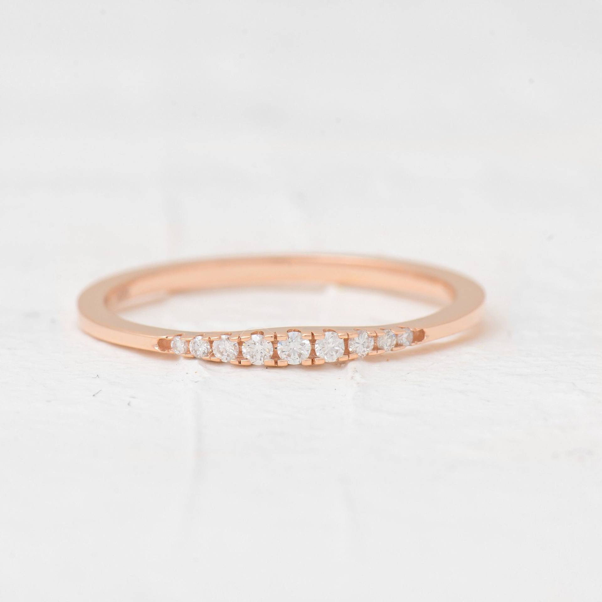 Massiver Gold Diamant Zierlicher Bandring, Halb Eternity Ring, Ehering, Frauen Valentinstag Geschenke von TilyaJewelry