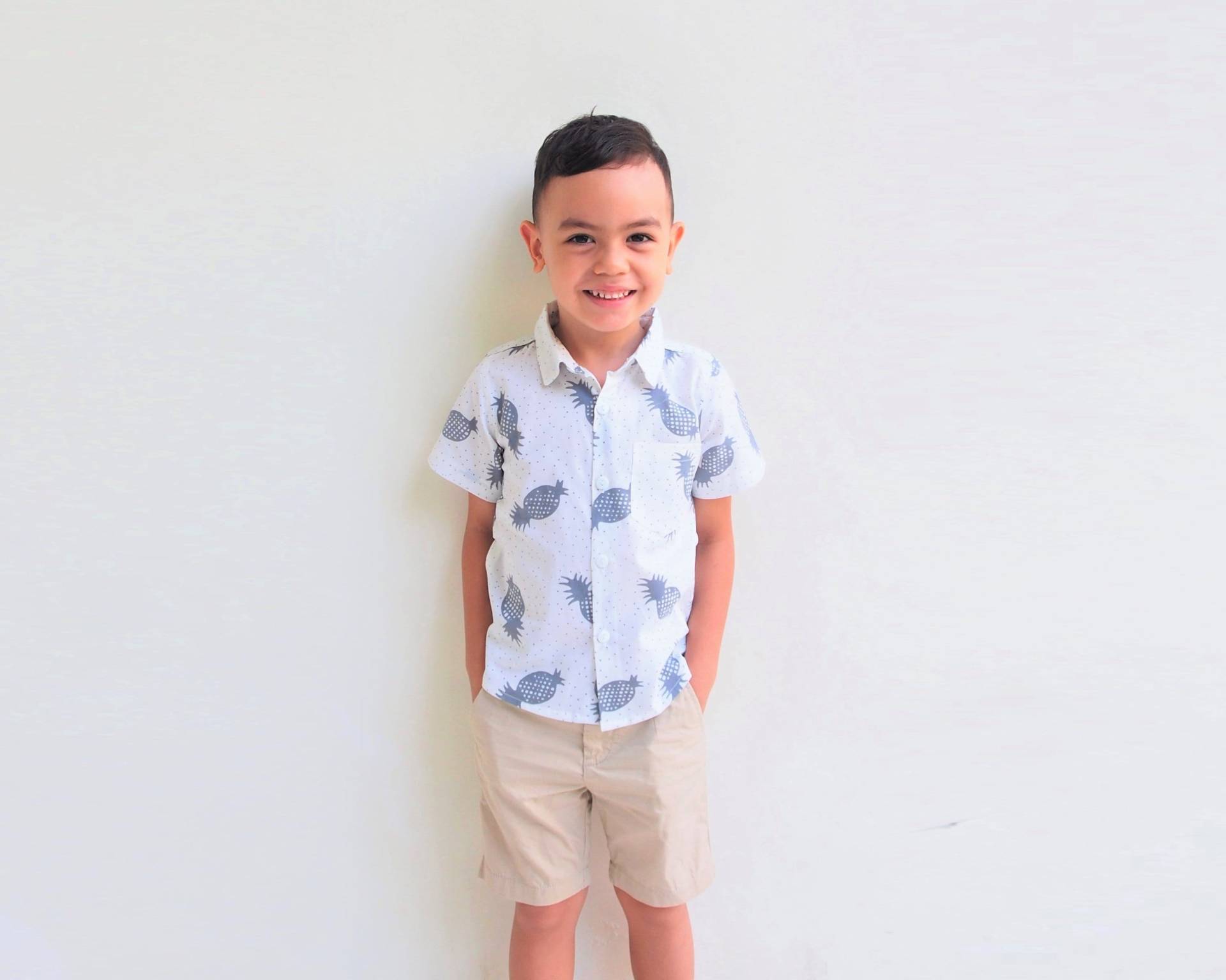 Ananas Shirt, Junge Strand Sommer Party Kleidung, Cooles Button Up Jungen Geschenk, Tropical Shirt von TinyTotsKids