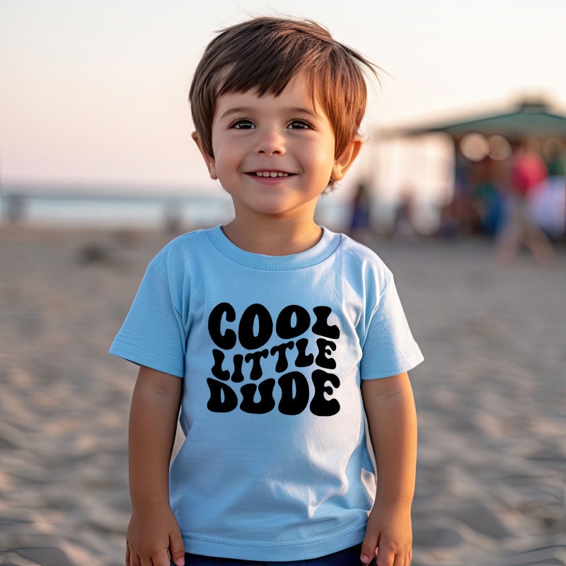 Cooles Kleines Dude Shirt | Cool Kinder T-Shirt Boho Strand Sommer Kleinkind Geburtstagsgeschenk von TinyTotsKids