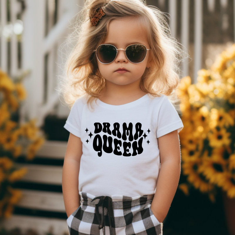 Drama Queen Kinder T-Shirt | Freches Mädchen Kleinkind Shirt Hippy Boho Strand Sommer von TinyTotsKids