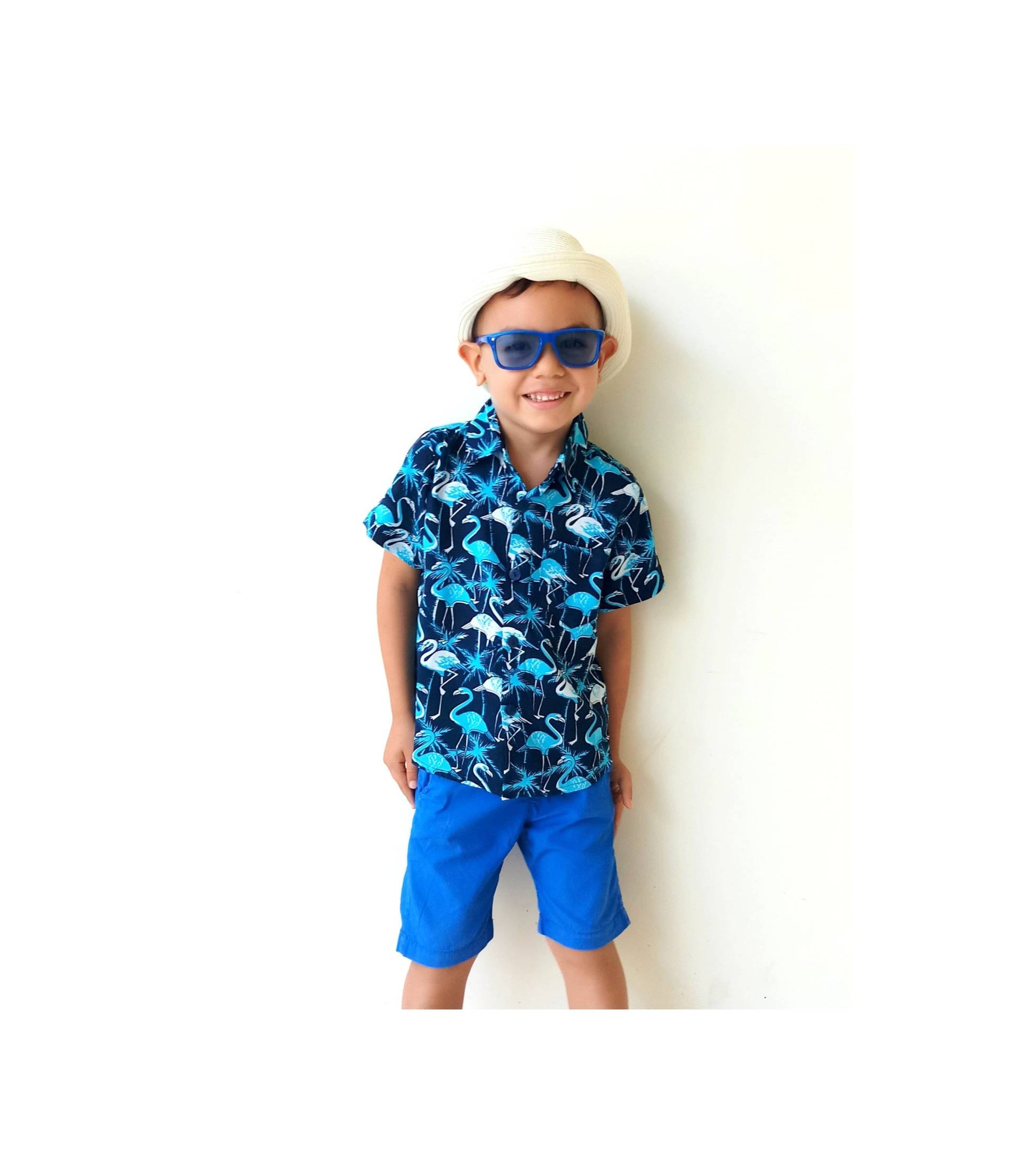 Flamingo Shirt, Boy Strand Sommer Party Kleidung, Cooles Button Up Jungen Geschenk, Tropical Shirt von TinyTotsKids