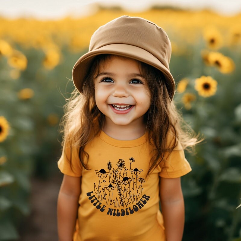 Kleine Wildblume Kinder T-Shirt | Wildblumen Shirt Kleinkind Mädchen Shirts Boho Strand Sommer von TinyTotsKids