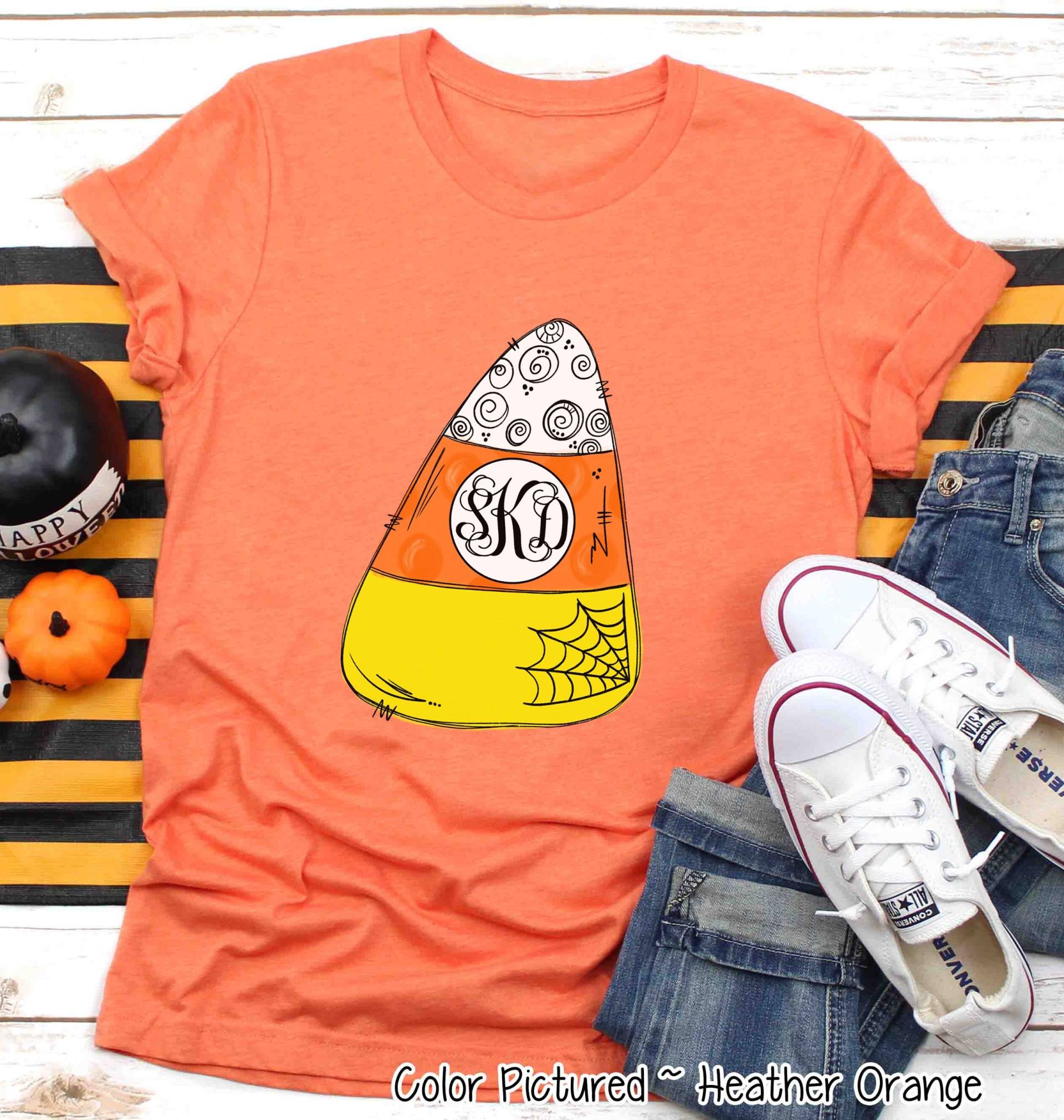 Personalisiertes Halloween Candy Corn Shirt, Monogramm Kinder T-Shirt, Süßes Shirt Für Sie, Familie Passende Shirts von TooCuteCustomDesign