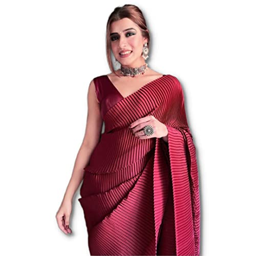 TreegoArt Fashion Damen Saree aus gecrashtem, plissiertem Satin mit ungenähtem Blusenteil -(Pleated Maron) von TreegoArt Fashion