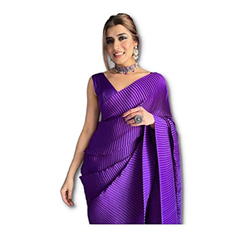 TreegoArt Fashion Damen Saree aus gecrashtem, plissiertem Satin mit ungenähtem Blusenteil -(Pleated Purple) von TreegoArt Fashion