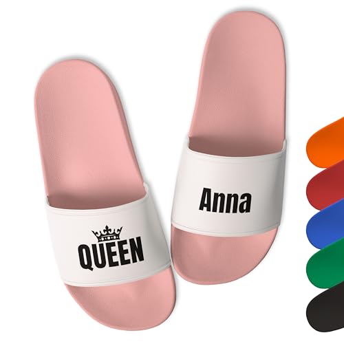 Lustige Badelatschen für Damen & Herren personalisiert „King & Queen Wunschname“ – Schlappen personalisiert mit Namen Badeschlappen für Pärchen Sommer - Geschenke Männer Frauen (Rosa, Gr. 42) von True Statements