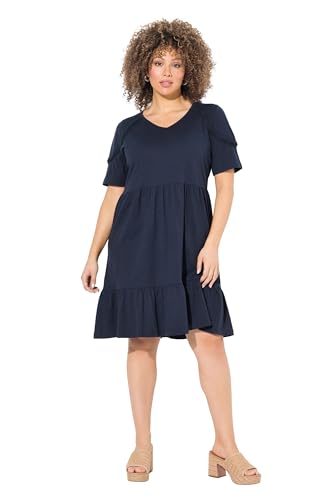 Ulla Popken Damen große Größen Übergrößen Plus Size Jerseykleid, Zierband, A-Linie, V-Ausschnitt, Halbarm Marine 54+ 840115130-54+ Ulla Popken Damen große Größen Übergrößen Plus Size Jerseykleid, Zierband, A-Linie, V-Ausschnitt, Halbarm Marine 54+ 840115130-54+ von Ulla Popken