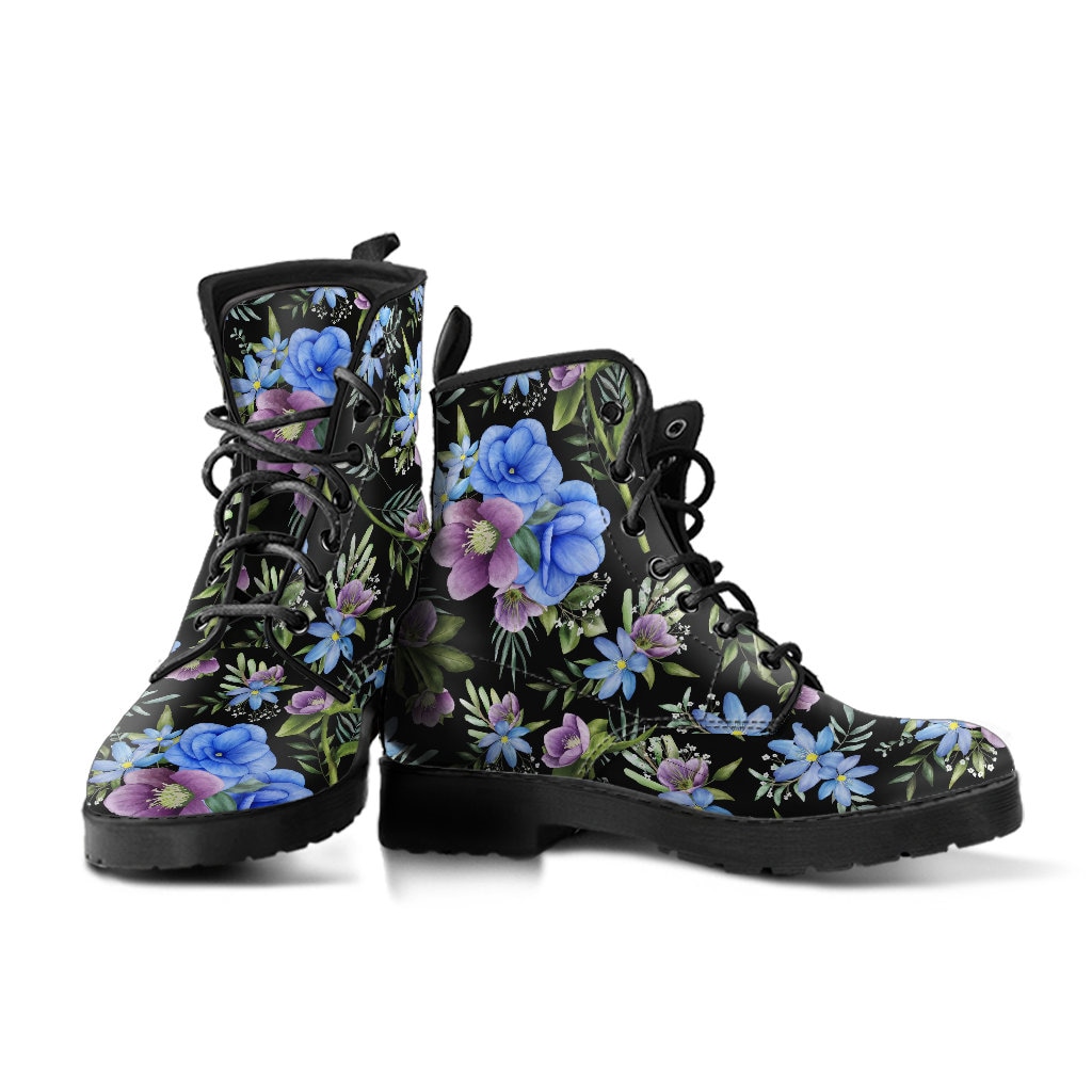 Blaue Blumen Schwarze Lederstiefel Für Frauen Mädchen, Vegan Freundliche Lederschuhe von UniqueAndComfy