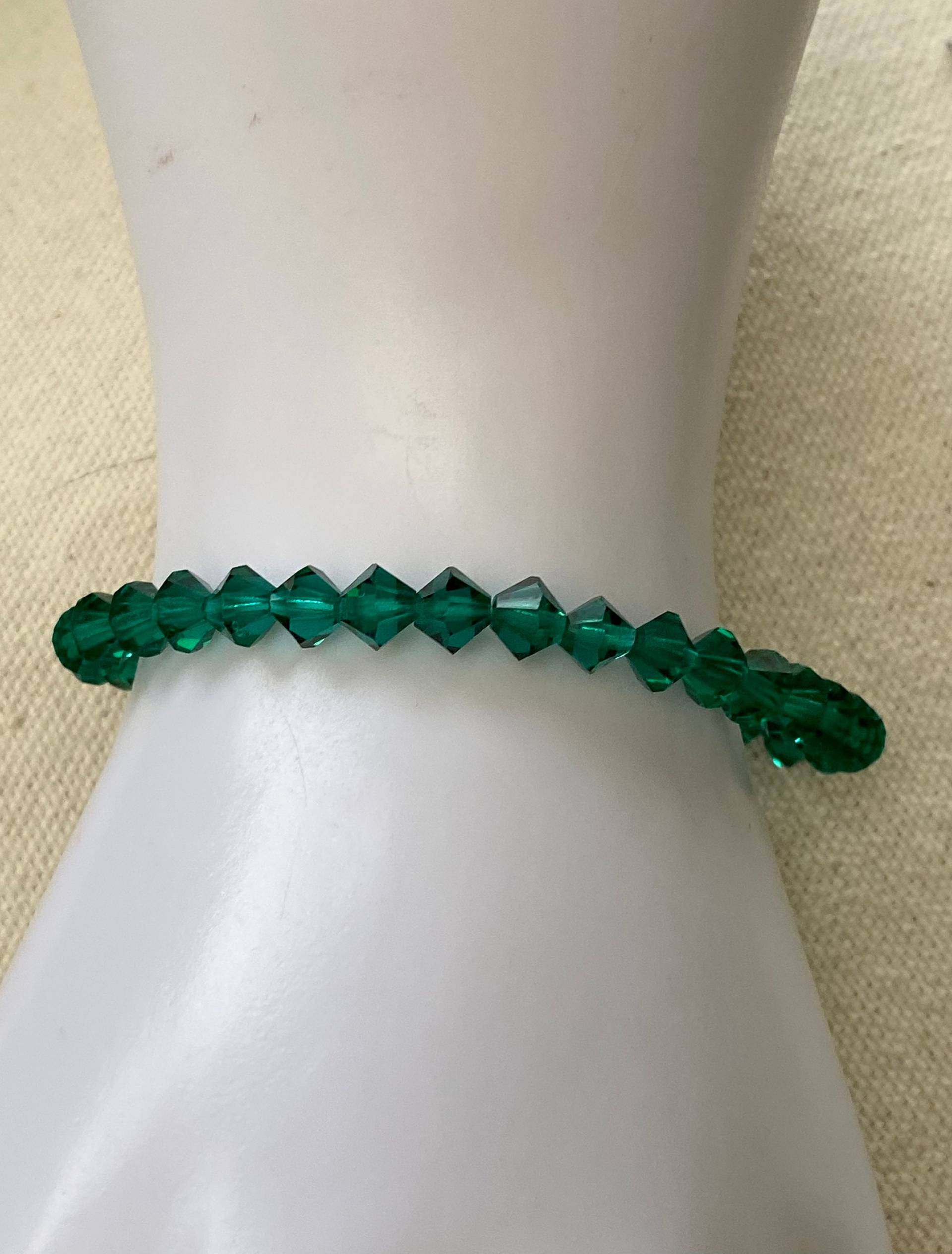 Grünes Kristall Armband von UniquelybyRuth