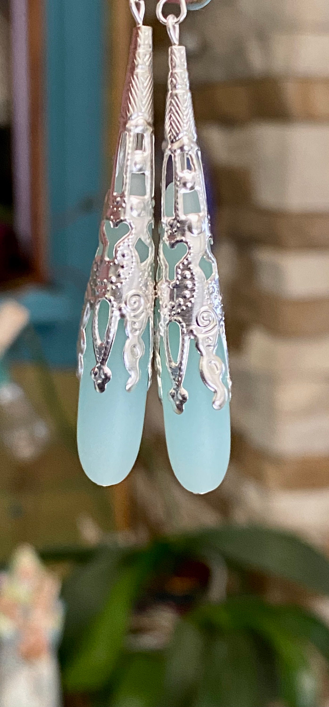 Schöne Opake Seafoam Blue Teardrop Sea Glass Ohrringe von UniquelybyRuth