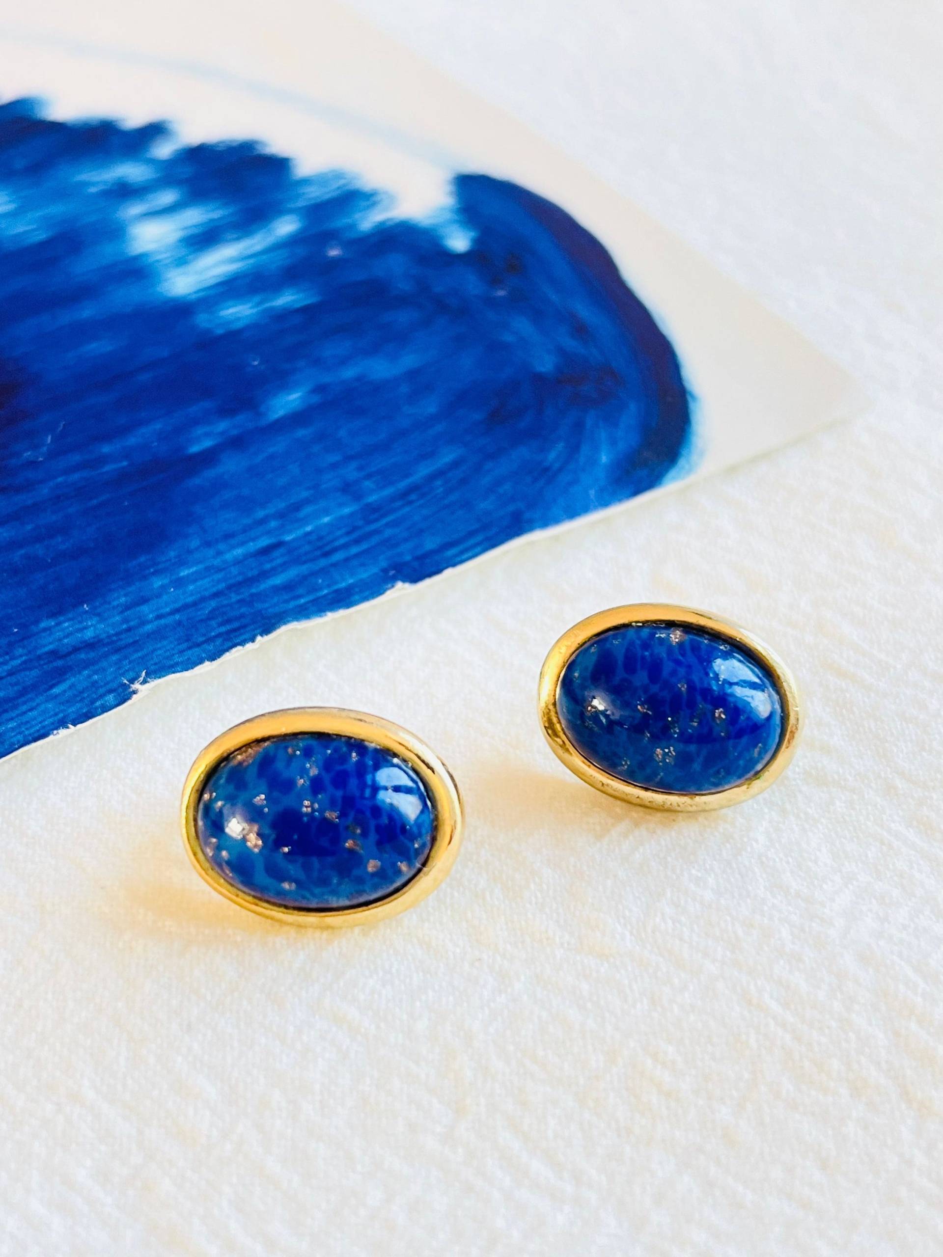 Christian Dior Vintage 1980Er Jahre Lapis Navy Oval Folienperle Ohrclips, Gold, Mutter, Mama, Mädchen, Frau, Y2K, Jahrestag, Geburtstagsgeschenk von VANASSANE