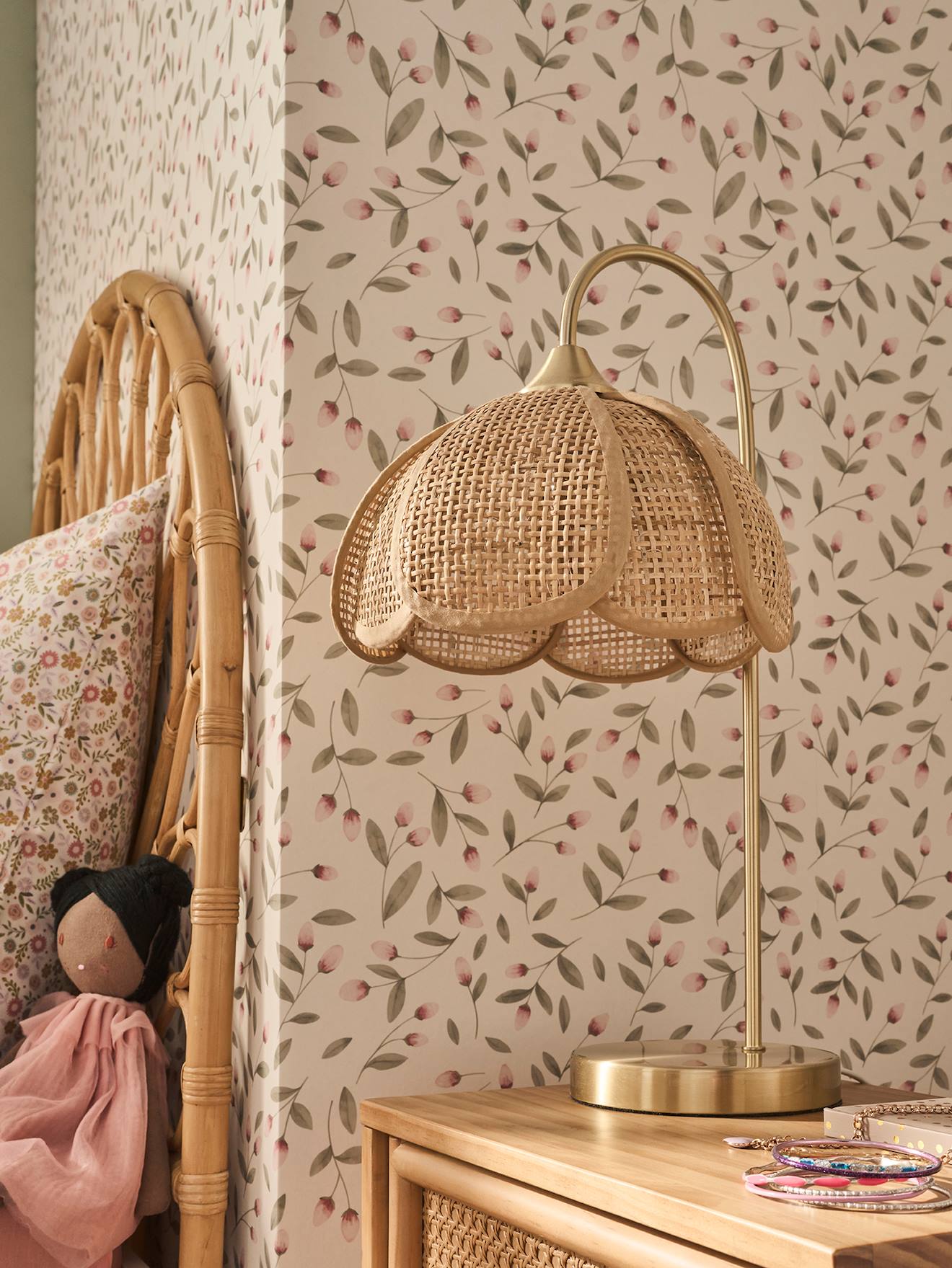 Kinderzimmer Nachttischlampe aus Rattan mit Messingfuß Kinderzimmer Nachttischlampe aus Rattan mit Messingfuß von Vertbaudet