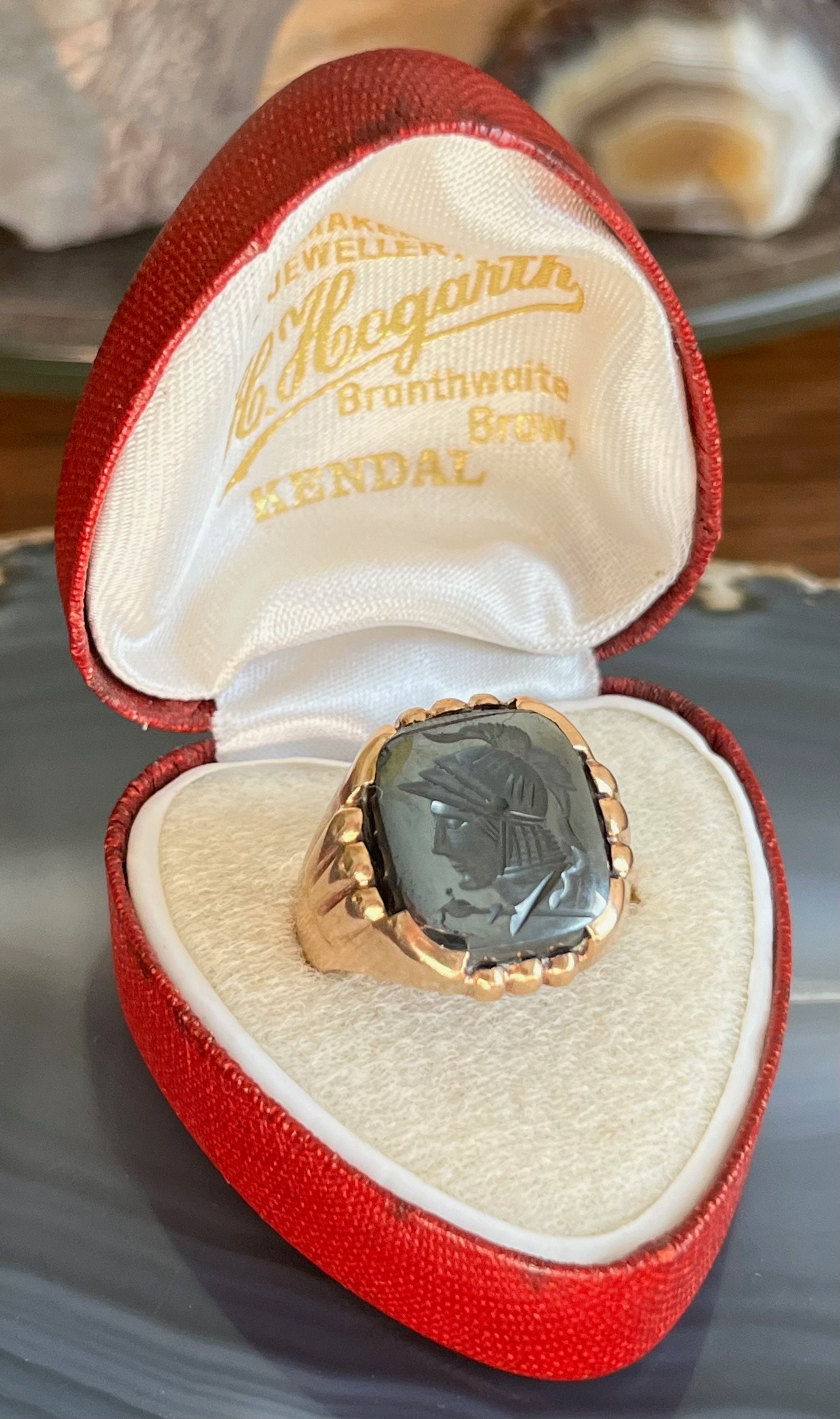 Art-Deco-Periode Vintage 10K Gold Hämatit Centurion Intaglio Cameo Statement Siegelring Für Herren von VintagePrairieGems