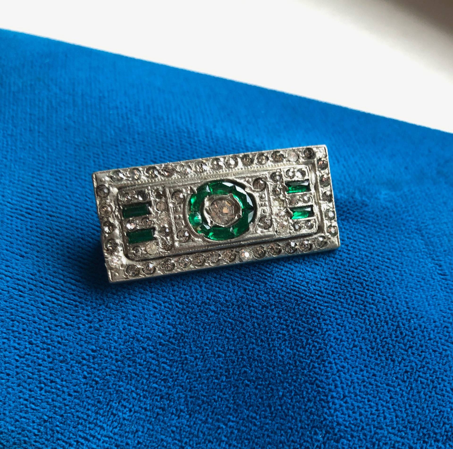 Echte 1930S Art Deco Periode Kristall Und Smaragd Grün Paste Strass Brosche von VintagePrairieGems