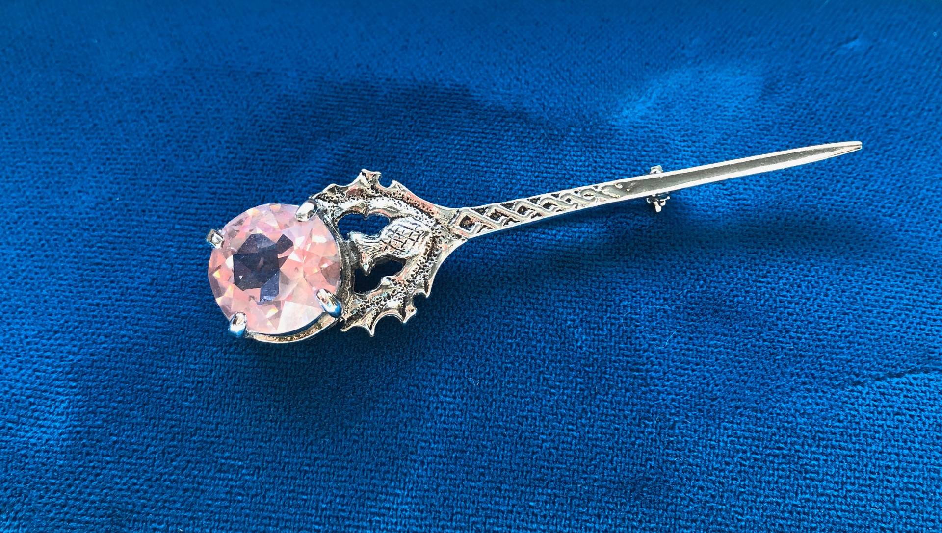 Vintage Db Schottland Distel Cairngorm Schwert Zepter Kilt Pin Brosche Pink Stone von VintagePrairieGems