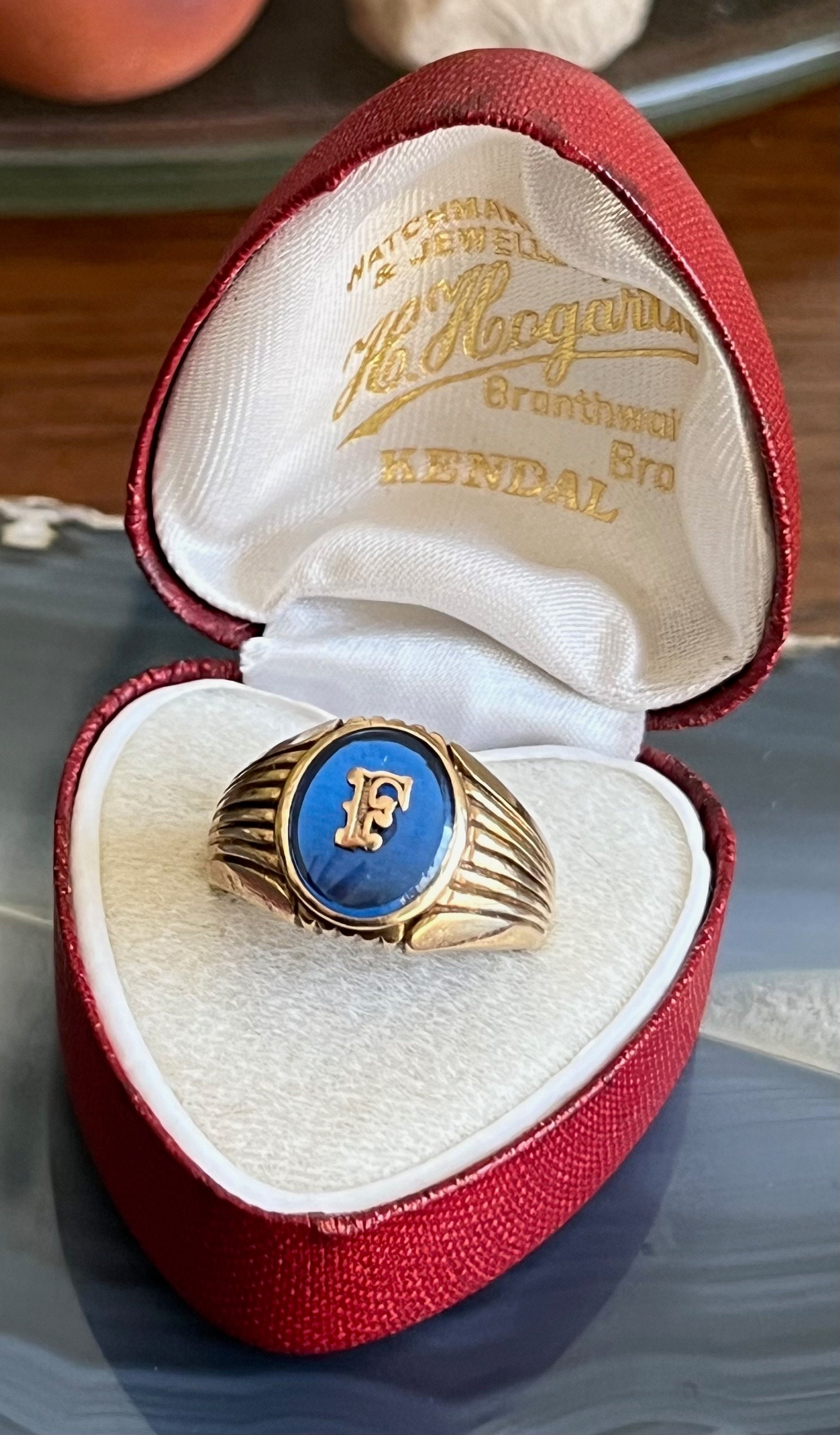 Vintage Mitte Des Jahrhunderts 10K Gold Blau Spinel Initial F Siegelring Für Herren von VintagePrairieGems