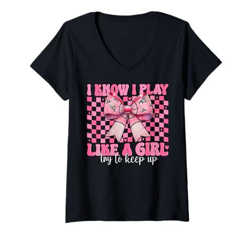 Damen Badminton Girl Mom Coquette Bow Ich weiß, ich spiele wie ein Mädchen T-Shirt mit V-Ausschnitt Damen Badminton Girl Mom Coquette Bow Ich weiß, ich spiele wie ein Mädchen T-Shirt mit V-Ausschnitt von Womens Pink Coquette Bow Badminton Player Gifts