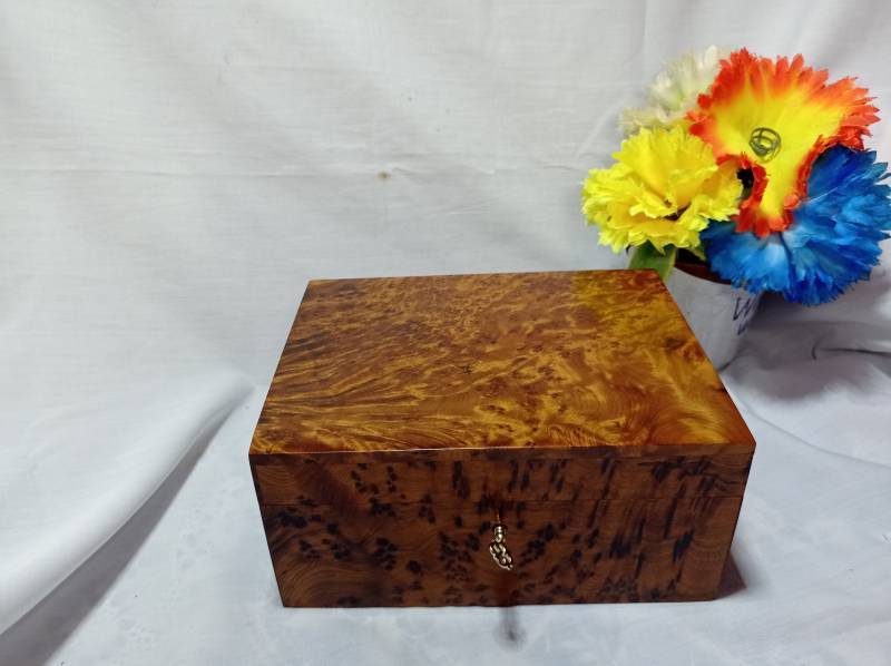 Amazing Box, Jewelry Box Thuya Wood, Handmade Morocco Storage Burl Free Shipping , Fast Shipping, With Lock & Keys von Woodthuya1999