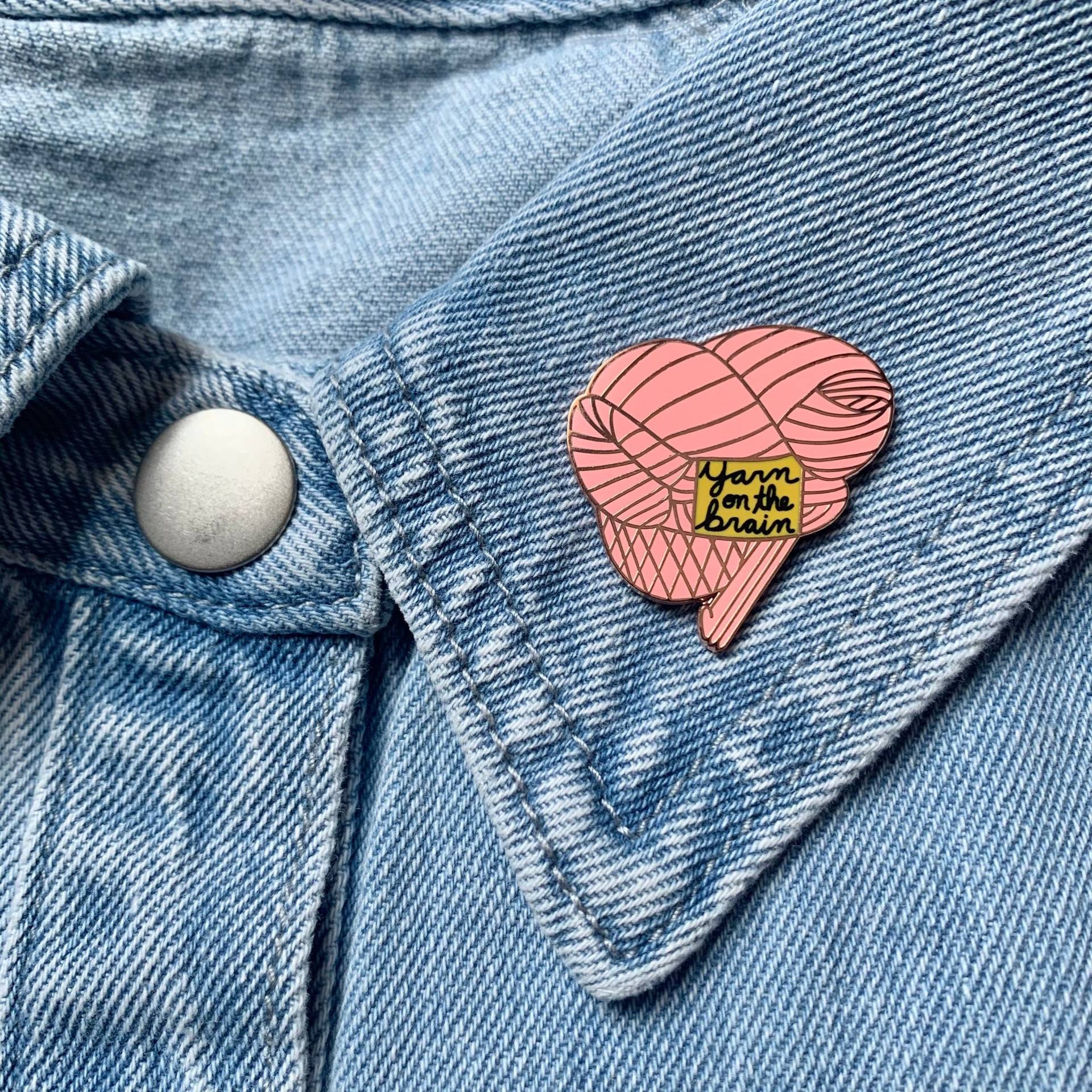Yarn Hard Enamel Pin, Rosegold Häkelnadel, Stricknadel, Garn Zubehör, Geschenk Für Stricker, Häkeler Yarn Hard Enamel Pin, Rosegold Häkelnadel, Stricknadel, Garn Zubehör, Geschenk Für Stricker, Häkeler von Yarntuary