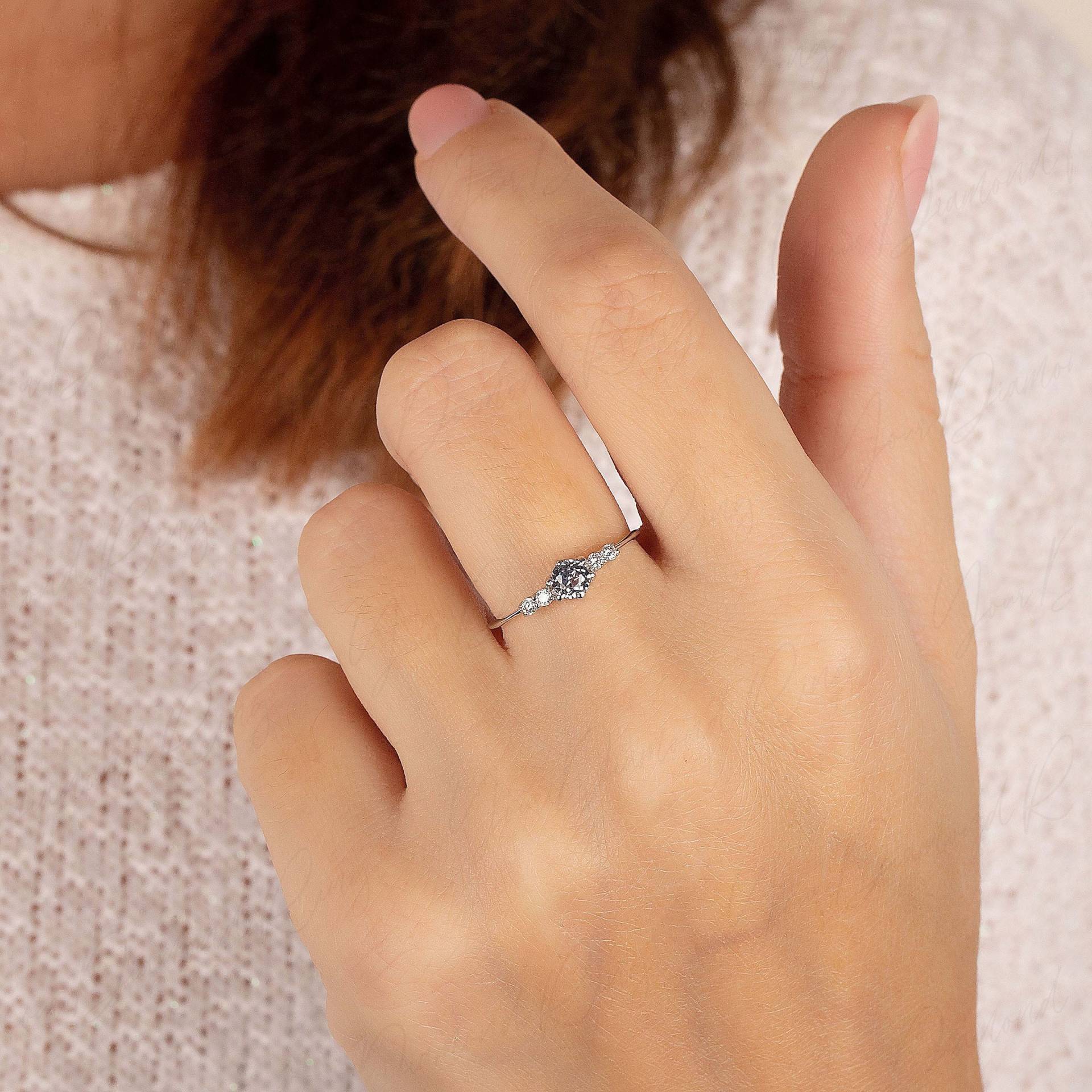 Alexandrit Verlobungsring Weißgold, Damen Versprechensring, 14K Ehering, Jahrestag Ring Geschenk von YourDiamondRing