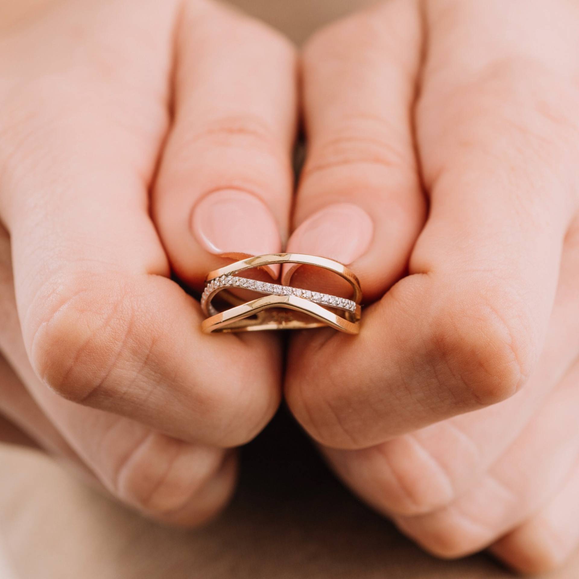 14K Solid Gold Wickelring, Multi-Stein-Ring, Crossover-Ring, Criss-Cross-Ring, Dreifach-Ring, Minimal-Ring, Stapelbarer Ring von ArvaJewels