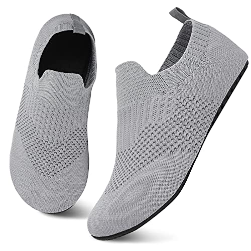 ZDQ Pantoffeln Herren Pantoletten Damen Geschlossene Hausschuhe Slip On Slipper Weich Rutschfeste Pantoffeln Leichte Flache Hüttenschuhe Grau 44/45 von ZDQ