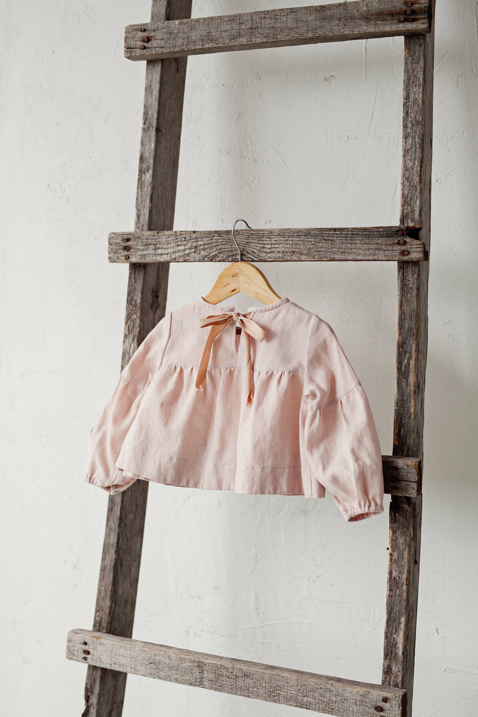 Babyrosa Kurze Leinentunika, Verschiedene Stickereien, Leinenshirt Für Mädchen, Langarm-Leinentunika, Mädchen-Leinen-Top, Babyshirt von allthebeautifullinen