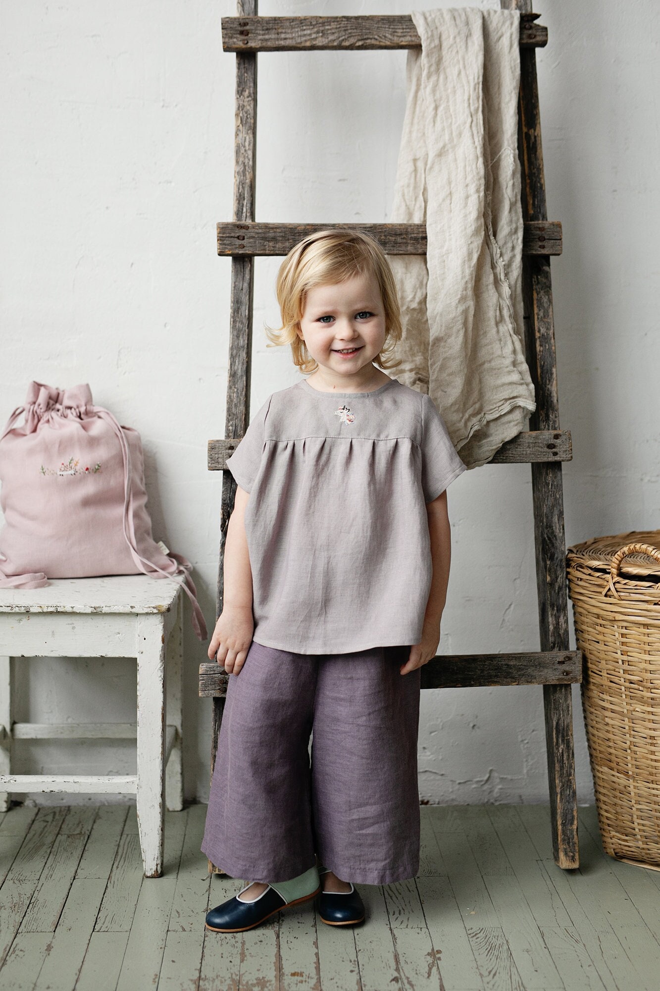 Lavendel Kurzarm Tunika, Verschiedene Stickereien, Leinen Shirt Für Mädchen, Mädchen Top, Baby von allthebeautifullinen