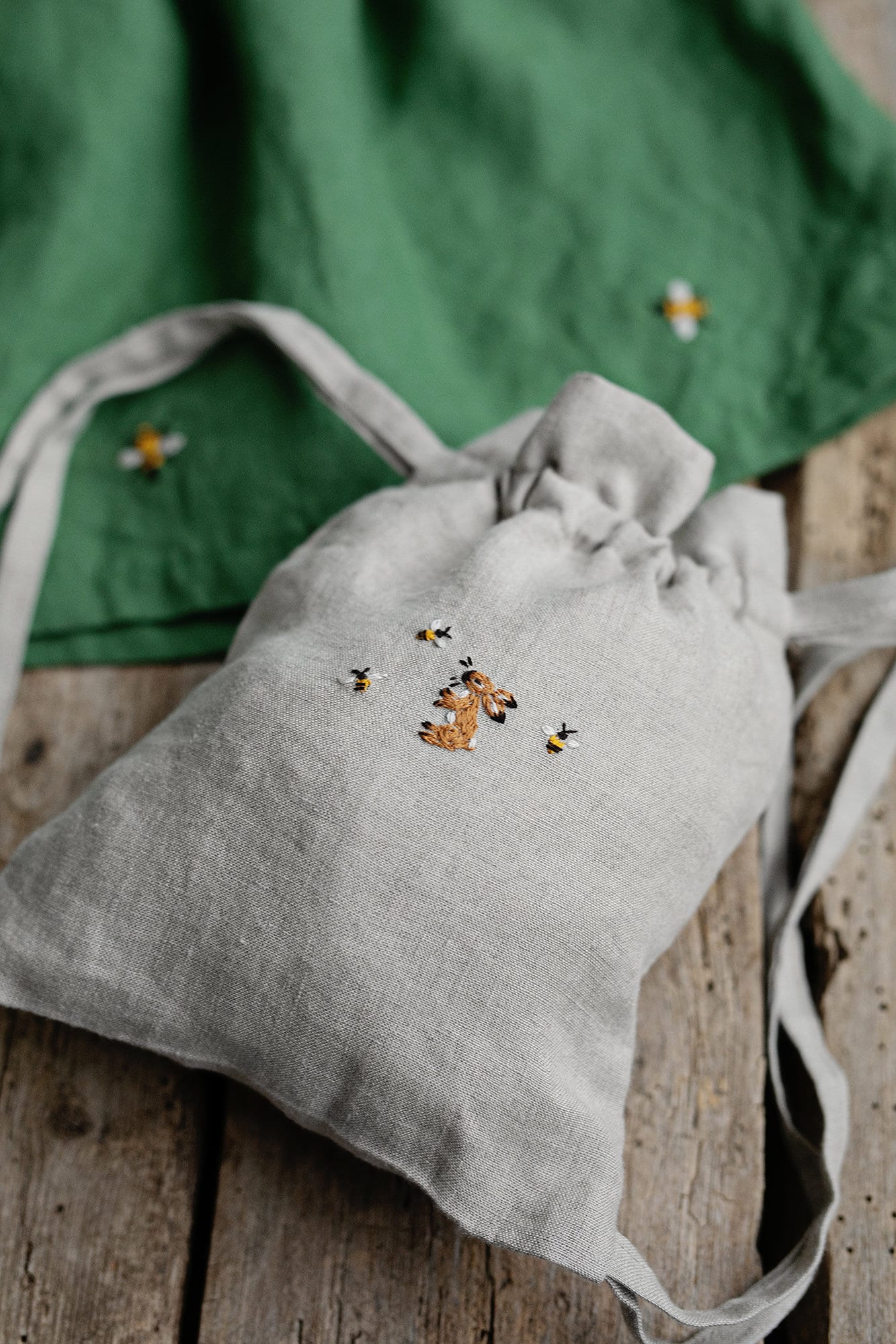 Leinen Rucksack, Verschiedene Farben, Kaninchen Und Bienen Stickerei, Kinderrucksack, Rucksäcke Für Kinder, Spielzeugtasche, Babytasche, Geschenk von allthebeautifullinen