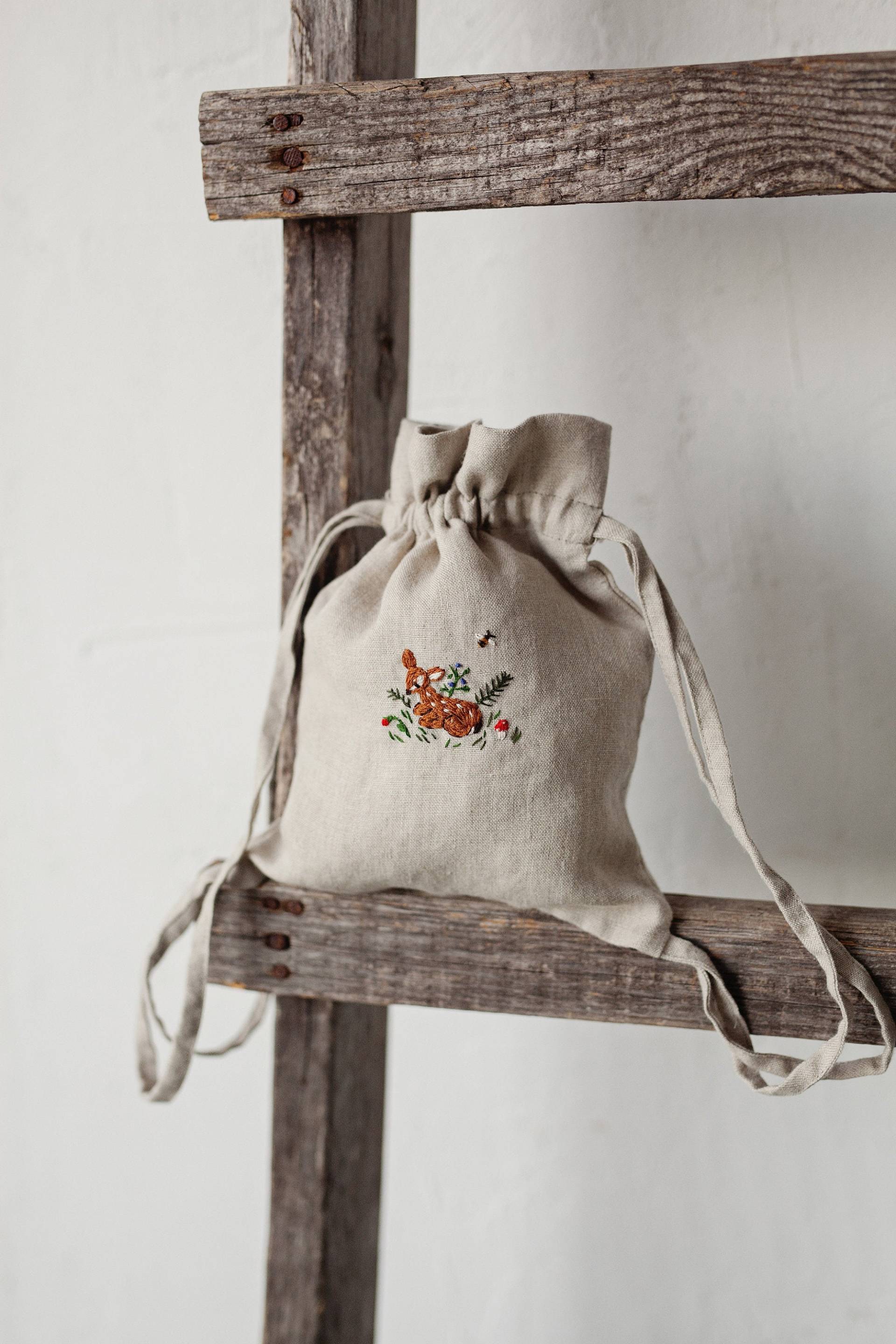 Leinen Rucksack, Verschiedene Farben, Rehkitz Auf Der Wiese Stickerei, Kinderrucksack, Rucksäcke Für Kinder, Spielzeugtasche, Babytasche, Geschenk von allthebeautifullinen