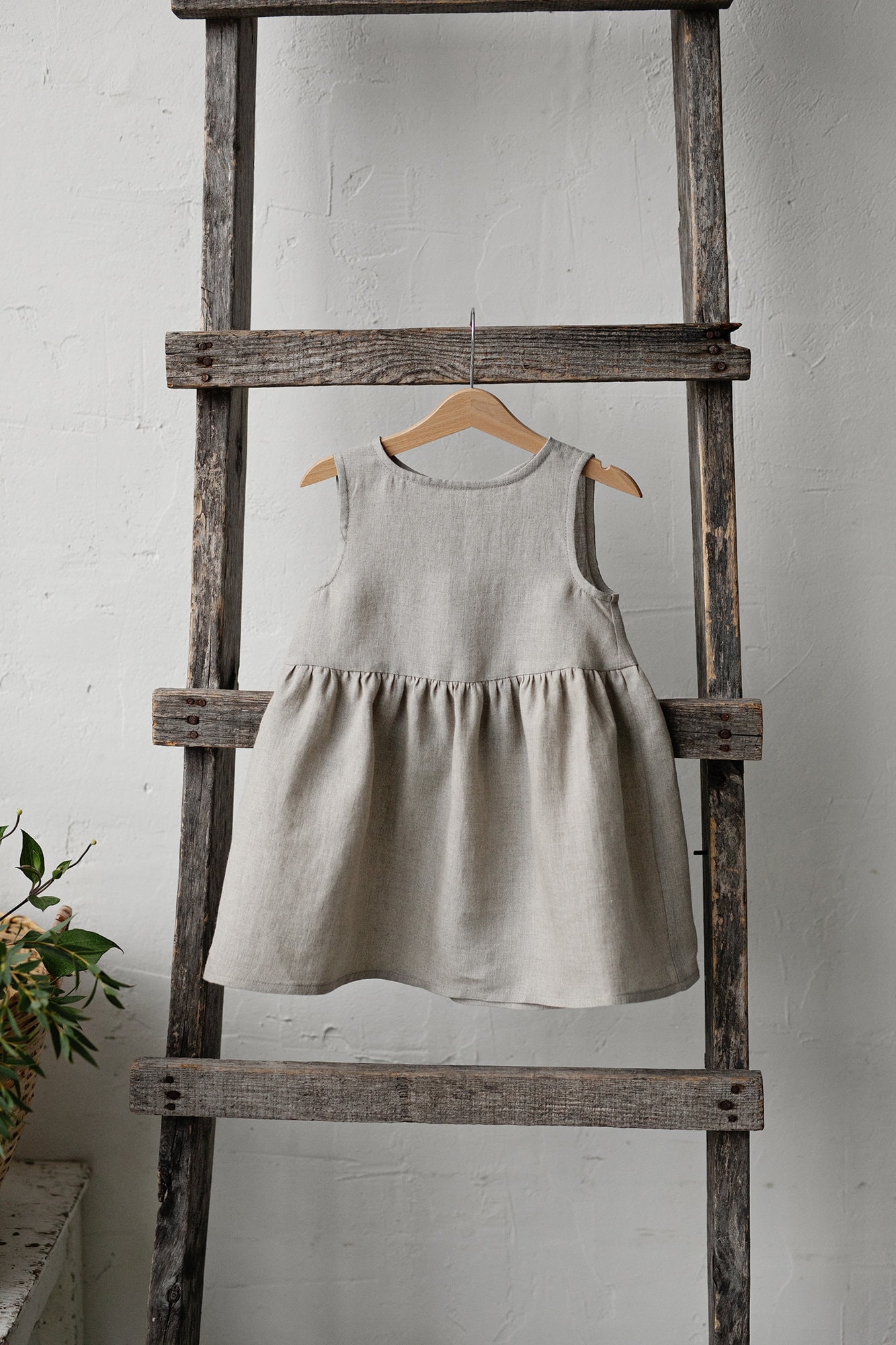 Natürliche Kittelkleid, Leinen Ärmelloses Kleid, Verschiedene Stickereien, Sommerkleid Für Mädchen, Blumenmädchenkleid, Mädchen Leinenkleid von allthebeautifullinen