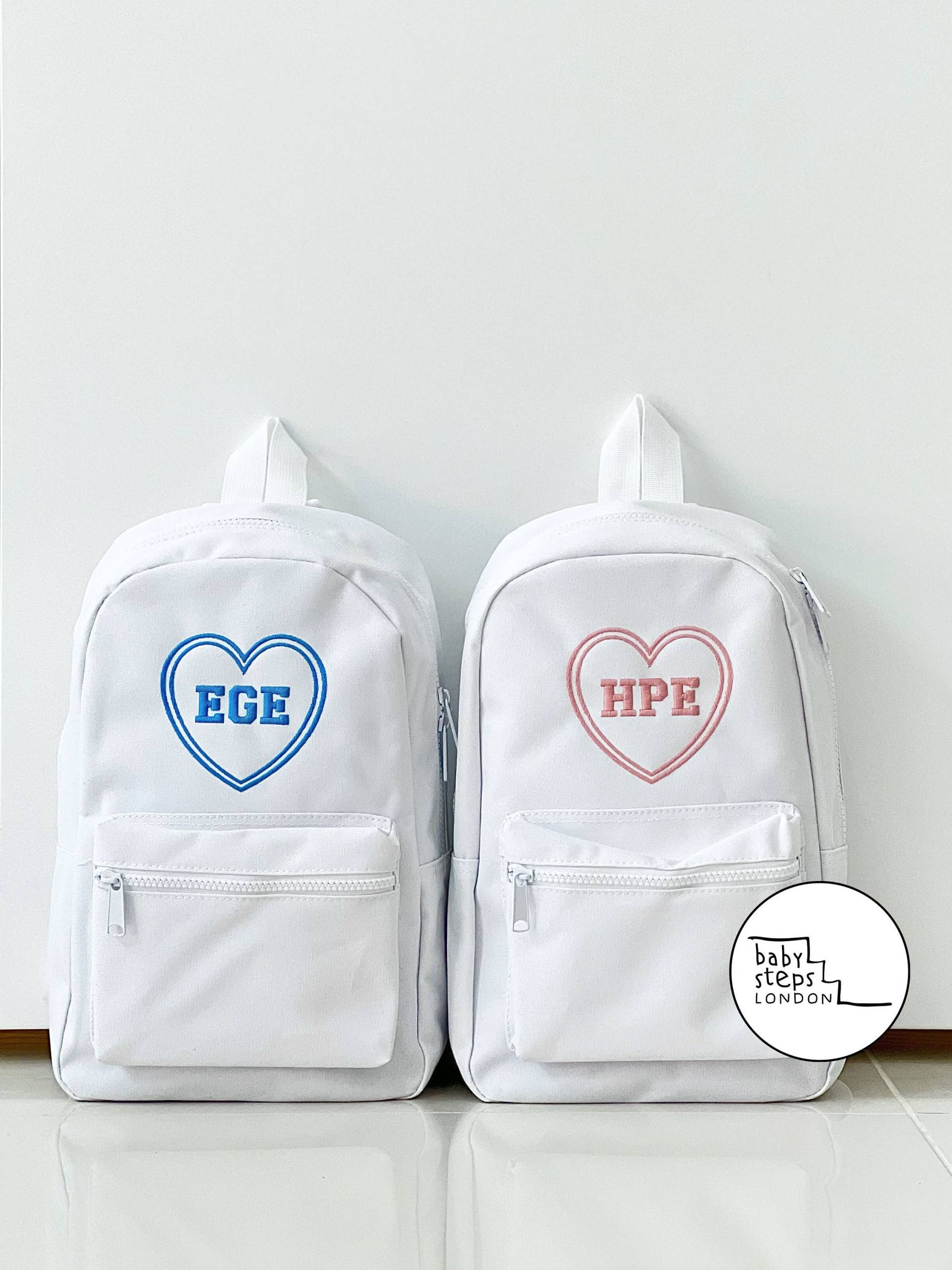 Personalisierte Große Herz/Diamant Initialen Mini Leichte Kindergarten Schule Rucksack Tasche Kinder | Kleinkind Erwachsene von babystepslondon