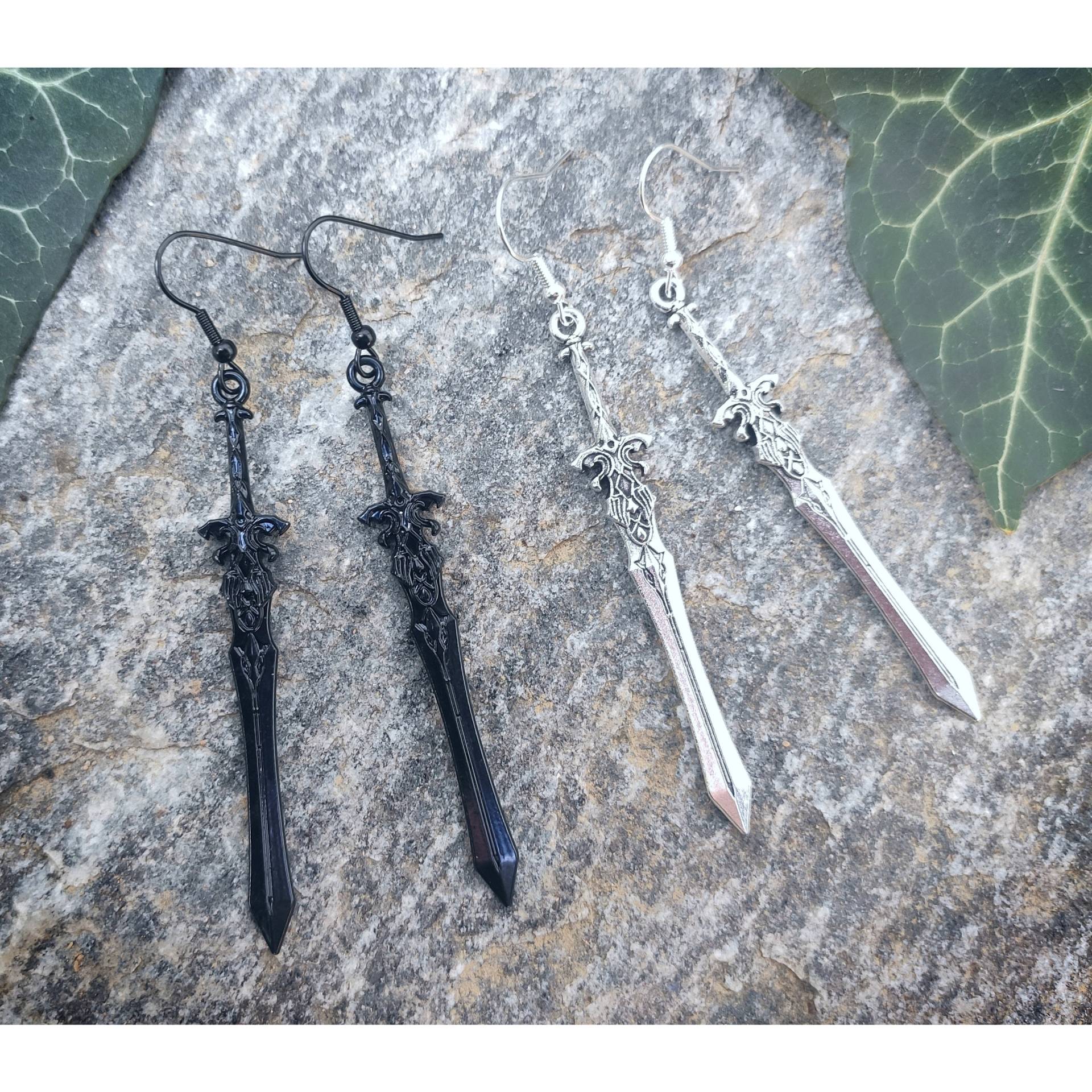 Langer Schwert Ohrringe, Mittelalter Schmuck, Gothic Vampir Dolch Witchy Frauen Oder Männer Messer Schwarz Silber von bySantana