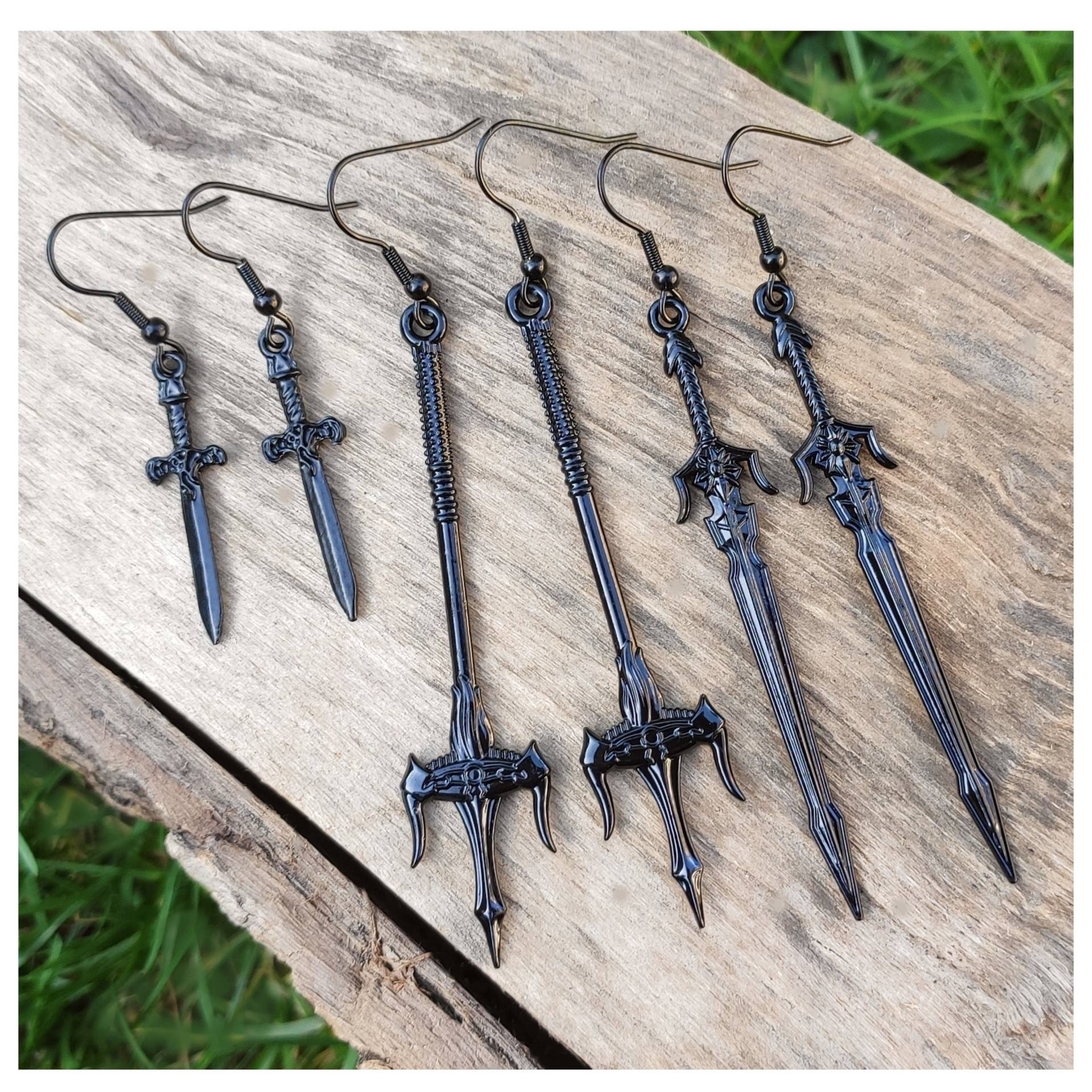 Schwarze Schwert Ohrringe, Mittelalterliche Waffe Wikinger Schmuck, Gothic Lange Klinge Dreizack Dolch Ohrringe Frauen Oder Männer Messerohrring von bySantana