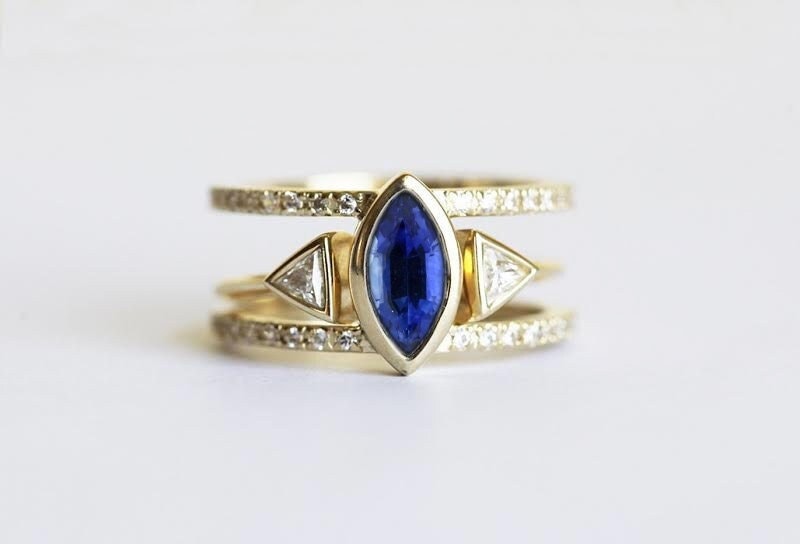 Blaues Saphir Verlobungsset, Marquise Ehering, Offenes Dreieck Diamantband von capucinne