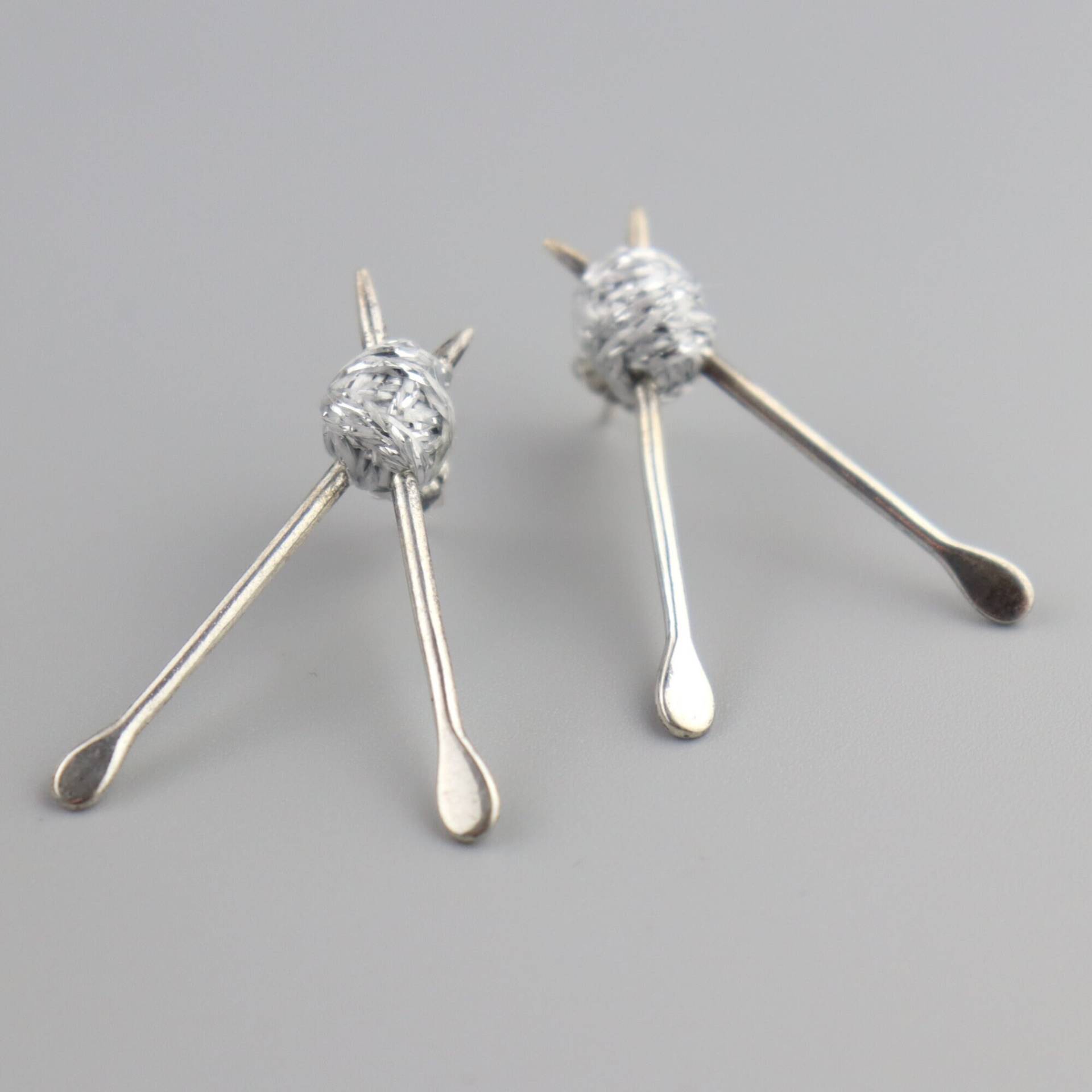 Vintage Sterling Silber Stricker Ohrringe, Stricknadeln Und Garn Handarbeit, Hersteller Bastler Neuheit Vintage Sterling Silber Stricker Ohrringe, Stricknadeln Und Garn Handarbeit, Hersteller Bastler Neuheit von cocoandbenny