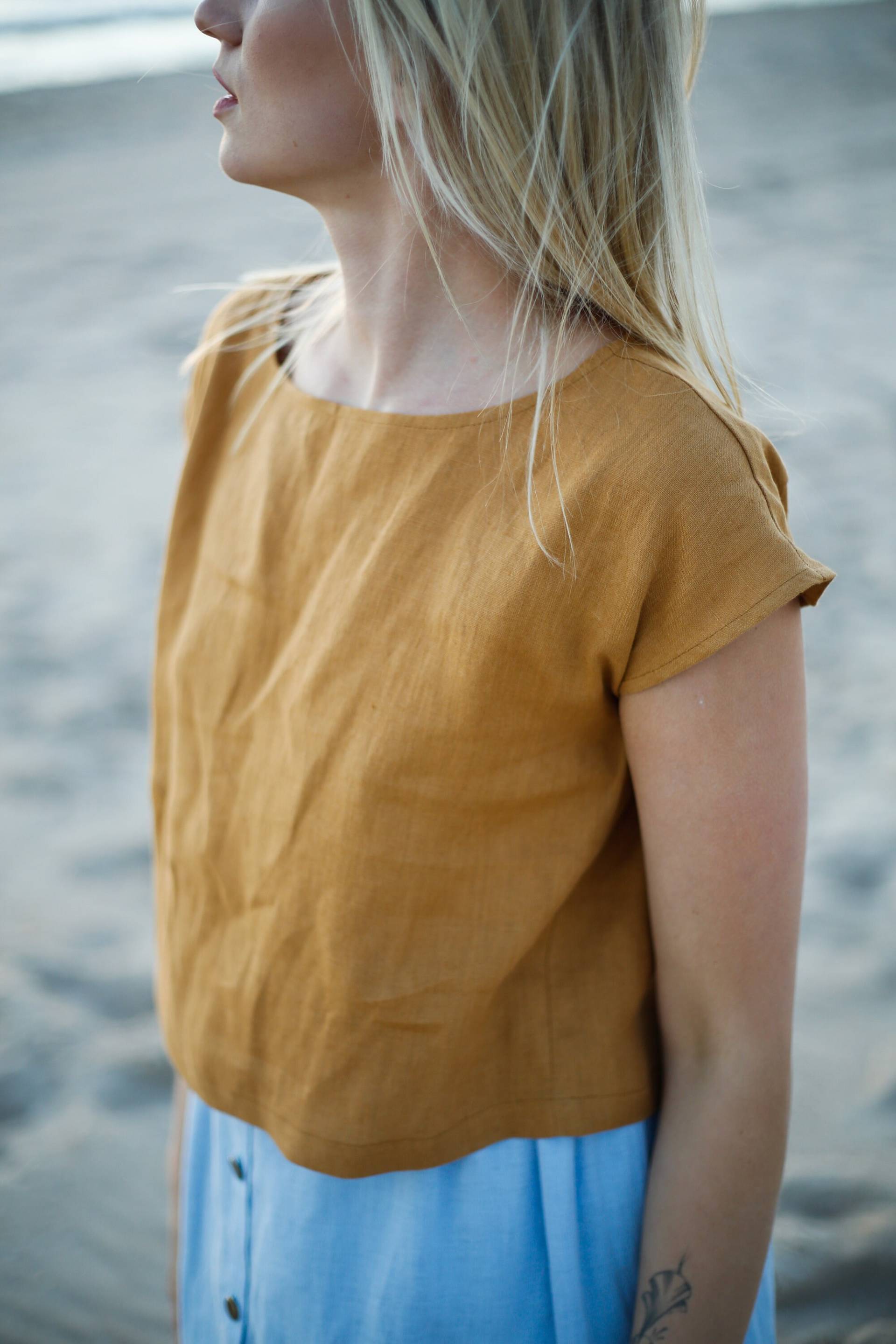 Leinentop/Bluse in Mustard. Bequeme Kurze Bluse Aus Leinen. Lockeres Top Für Den Sommer. Crop-Top Handarbeit Von Elen'do von elendoLinen