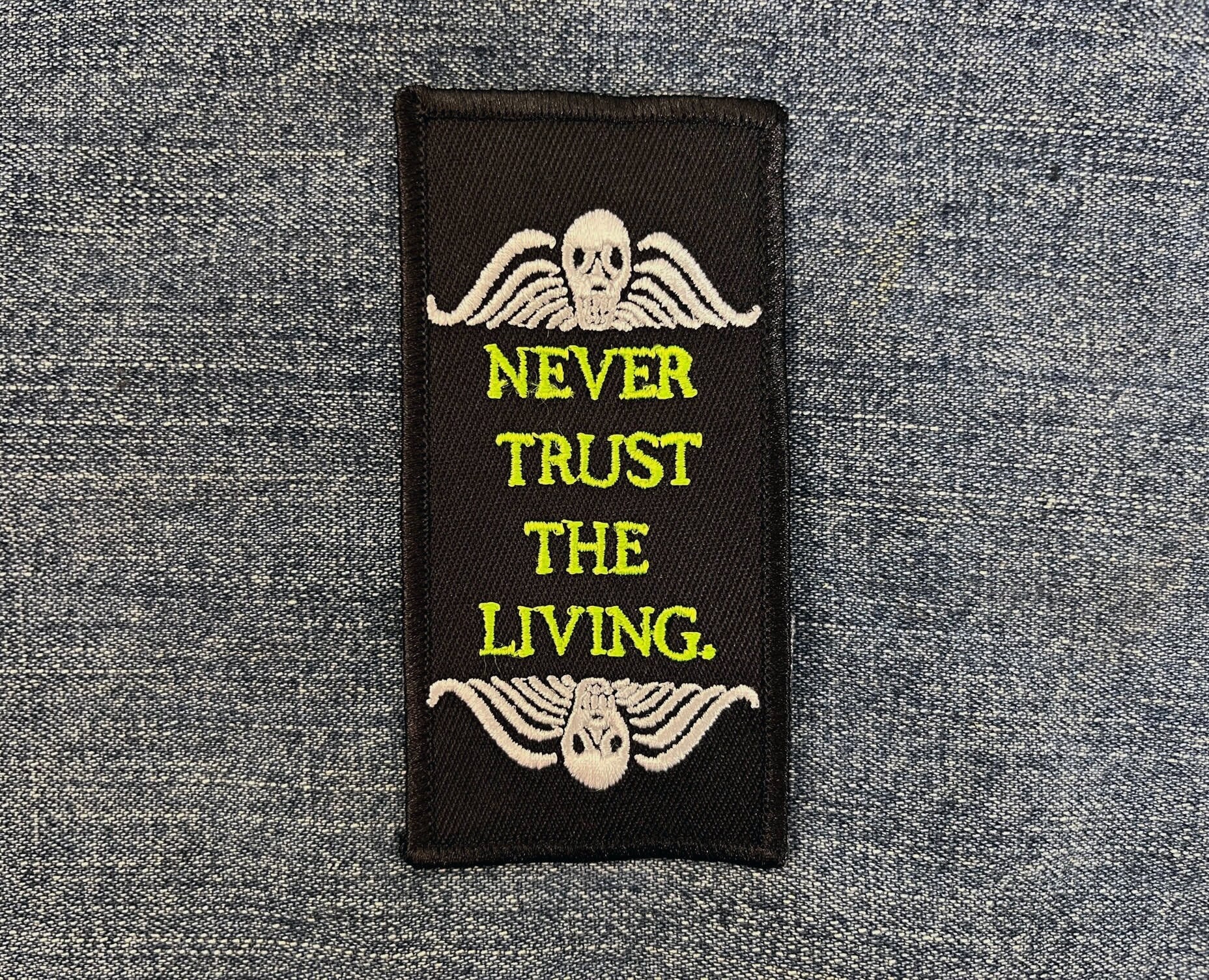 Never Trust The Living Patch von inkedupmerch