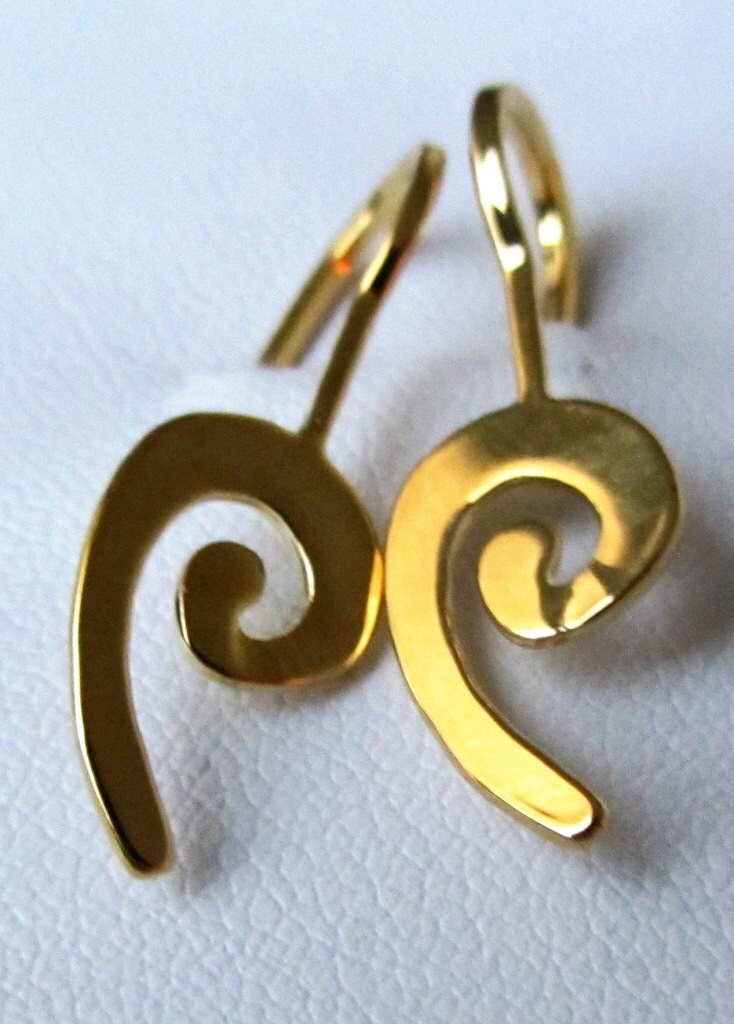 Gold Spirale Ohrringe Kleine Gold Ohrringe, Hochzeit, Brautjungfer, Teenager-Mädchen Schmuck von innakjewelry