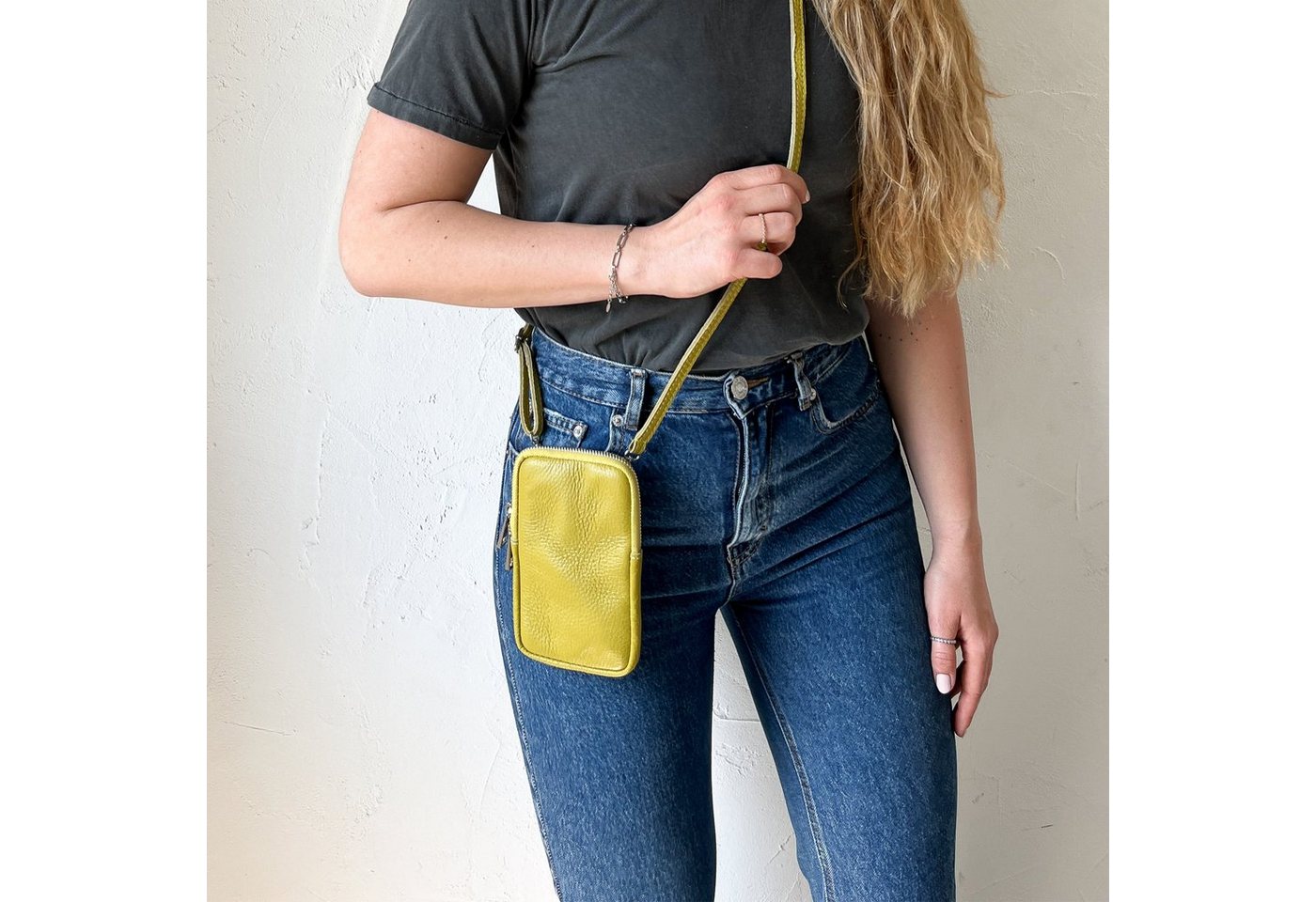 lePelou Handytasche NANI für Damen, Smartphonetasche, Umhängetasche für dein Handy, echt Leder, Made in Italy, abnehmbarer Umhängeriemen, silbernes Metall von lePelou