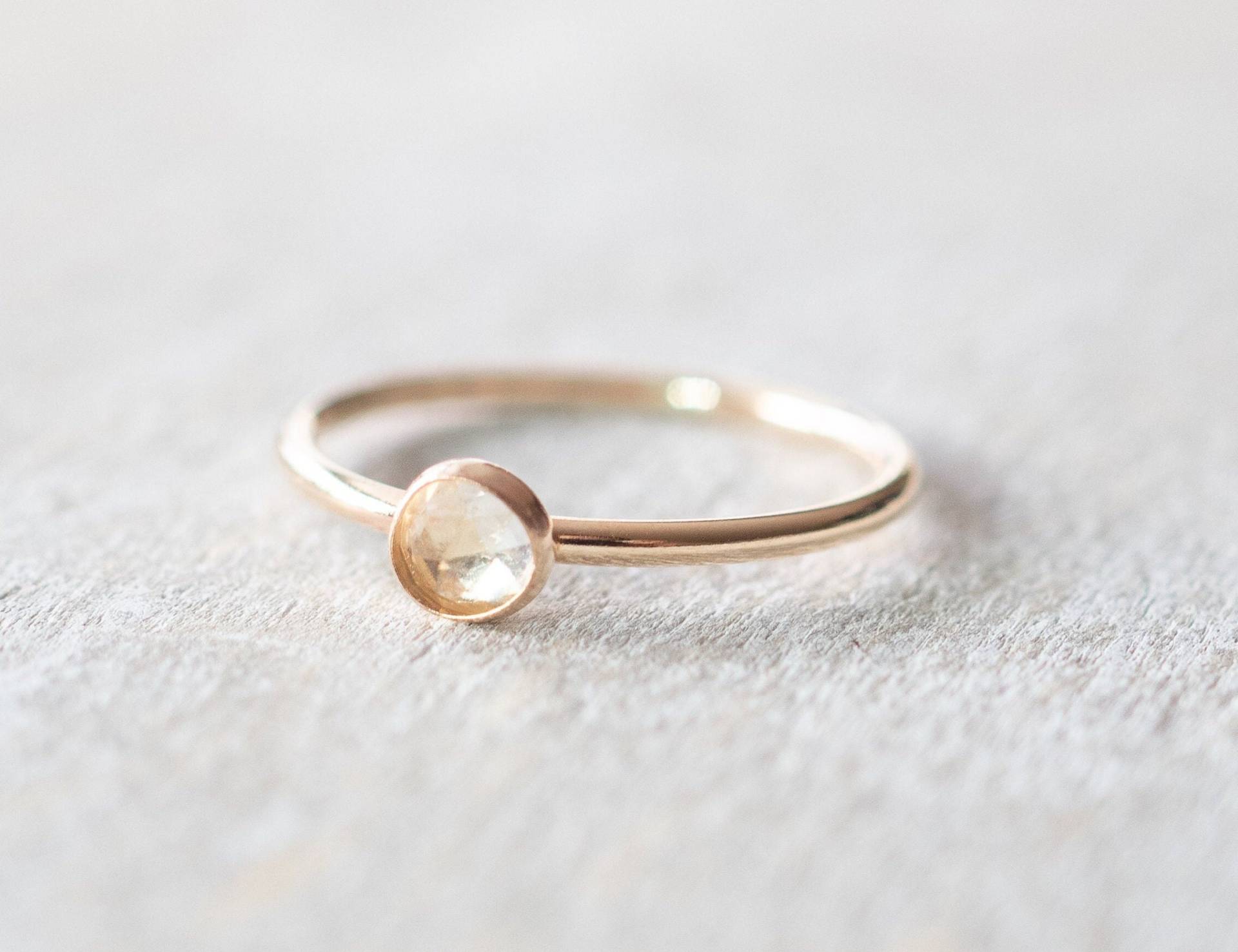 Dünner Gold 4mm Topas Ring, Zierlicher Filled 14K Ringe Für Frauen, April Geburtsstein November Ring von minimalaccents